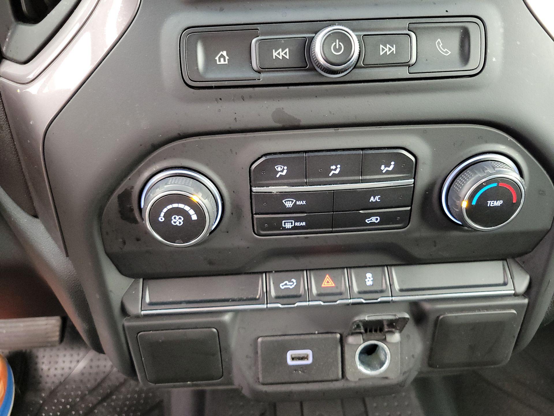 Thumbnail: 2020 Chevrolet Silverado 1500 - 17