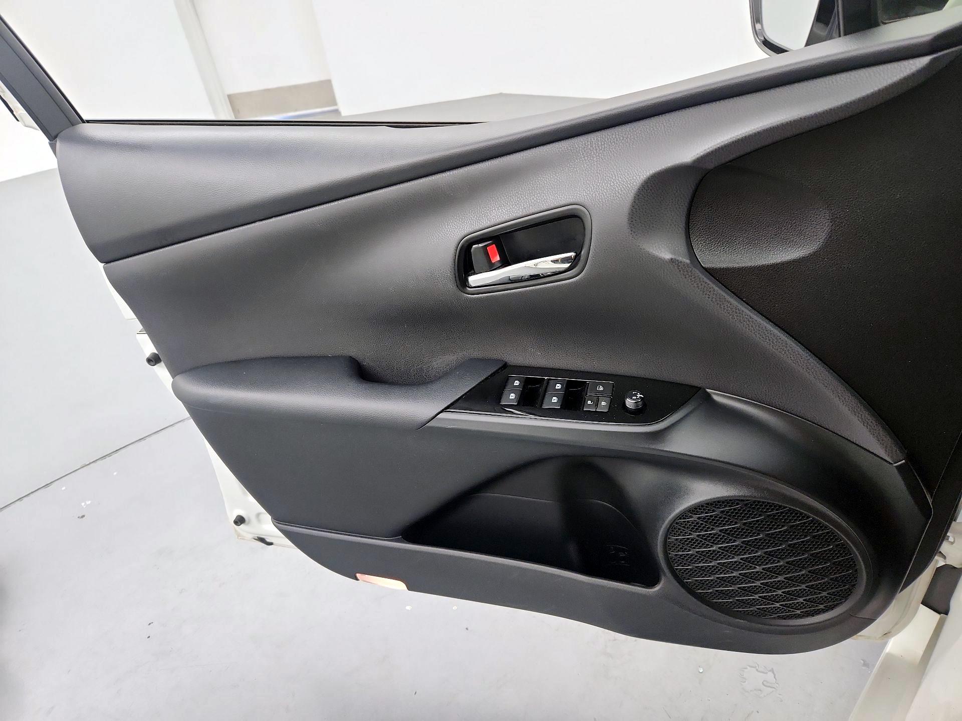 Thumbnail: 2017 Toyota Prius - 12