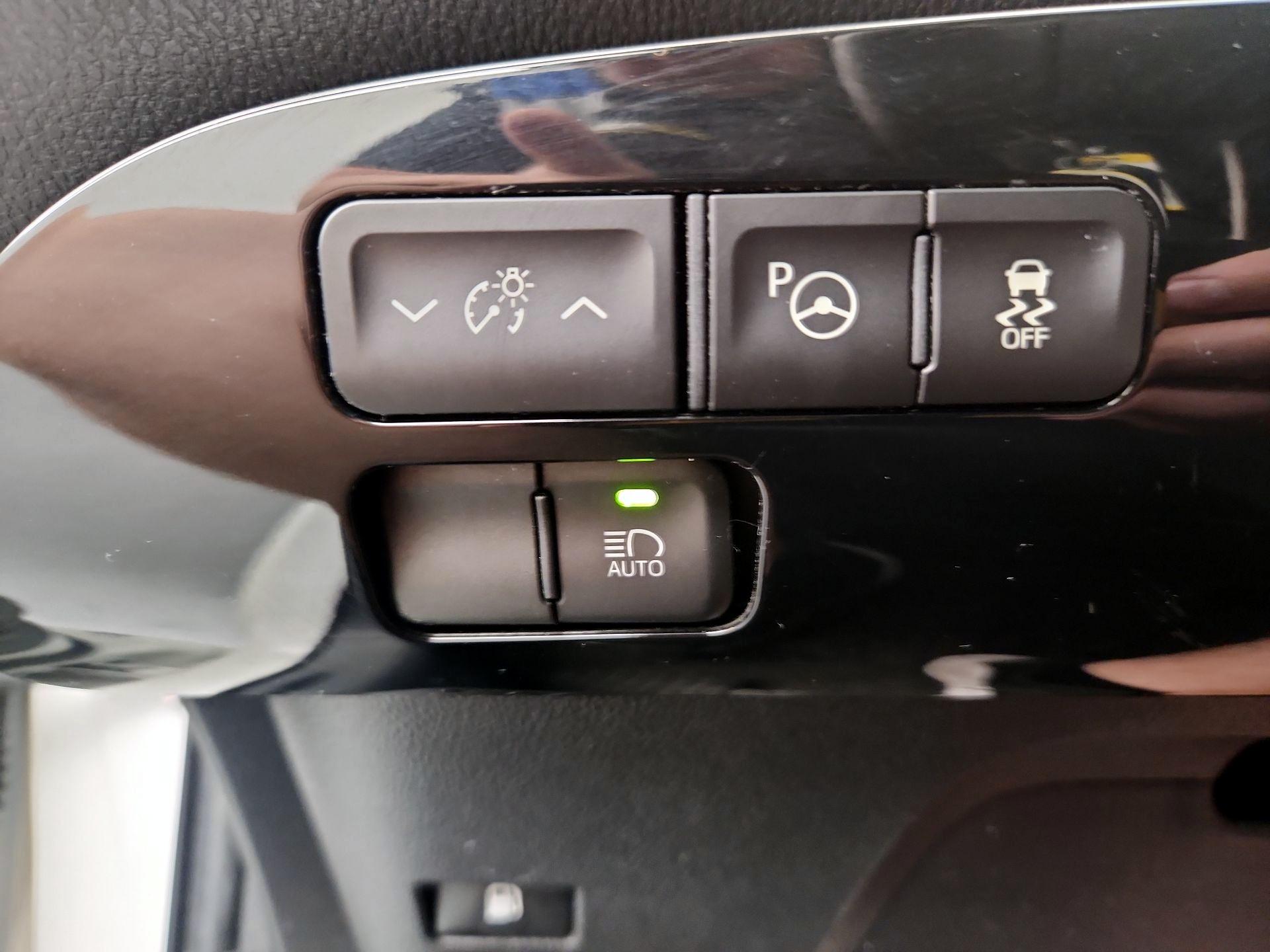 Thumbnail: 2017 Toyota Prius - 13