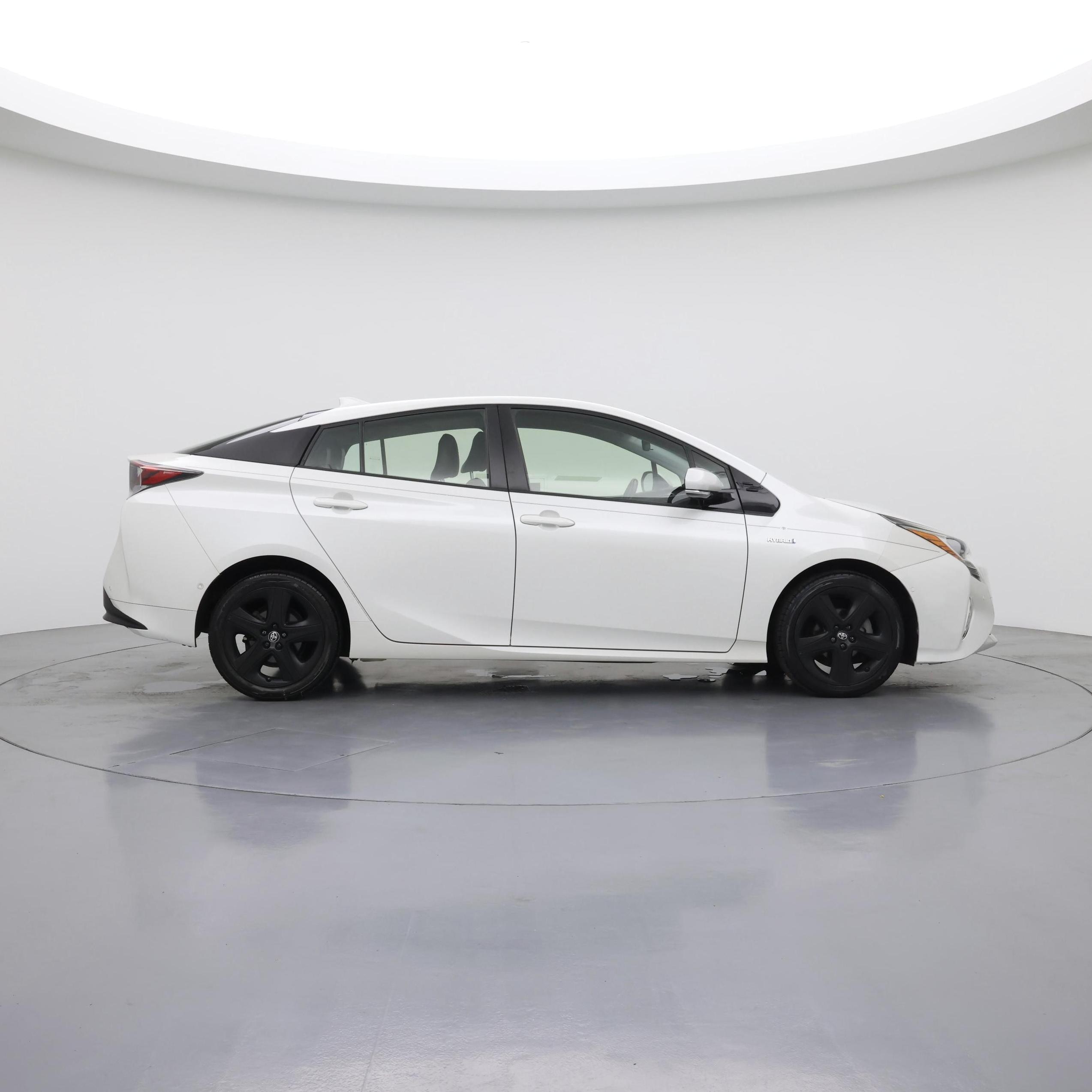 Thumbnail: 2017 Toyota Prius - 7