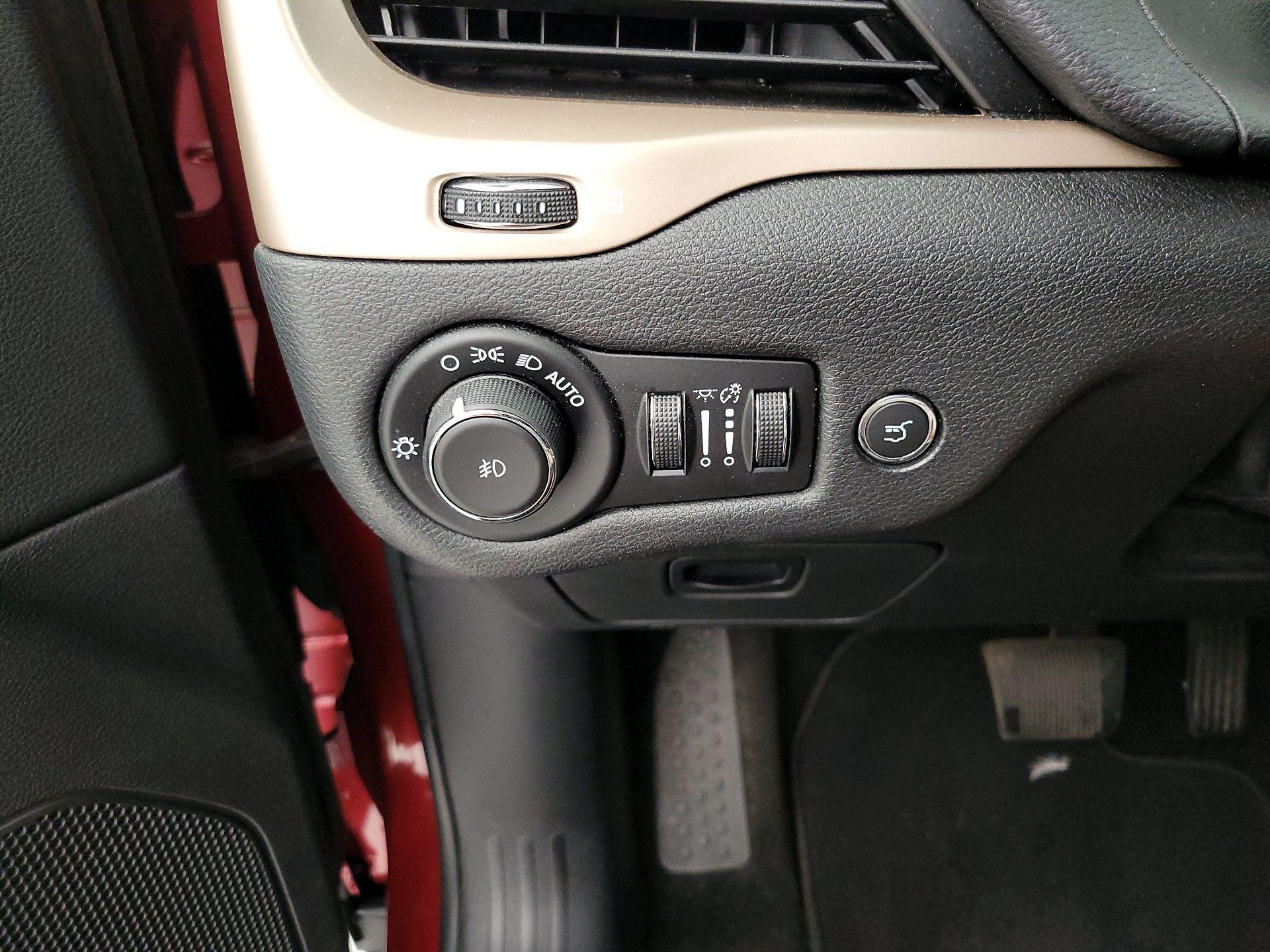 Thumbnail: 2014 Jeep Cherokee - 13