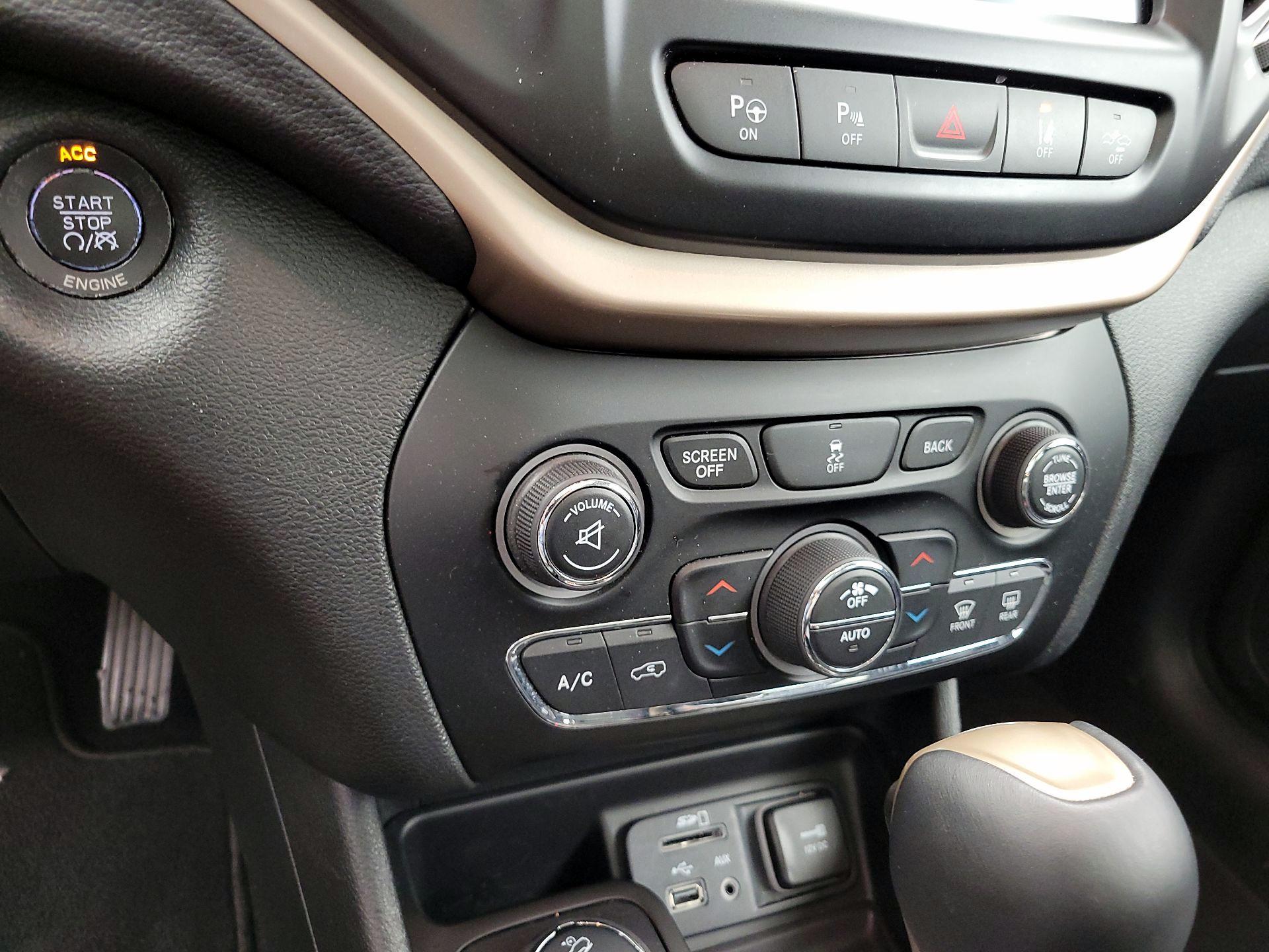 Thumbnail: 2014 Jeep Cherokee - 17