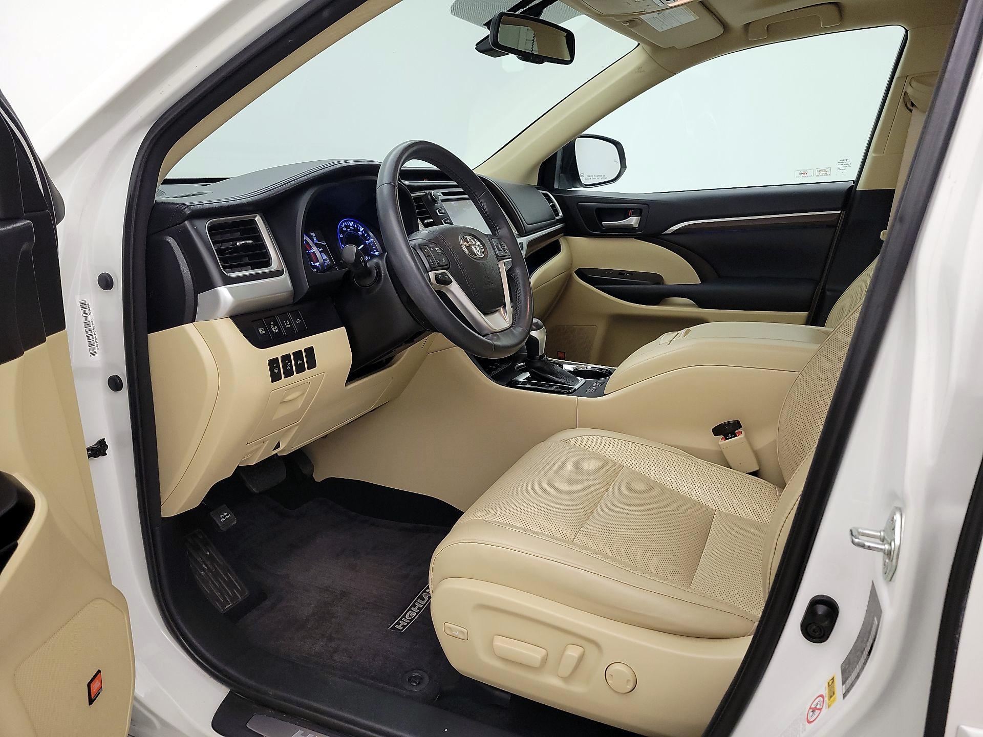 Thumbnail: 2015 Toyota Highlander - 11