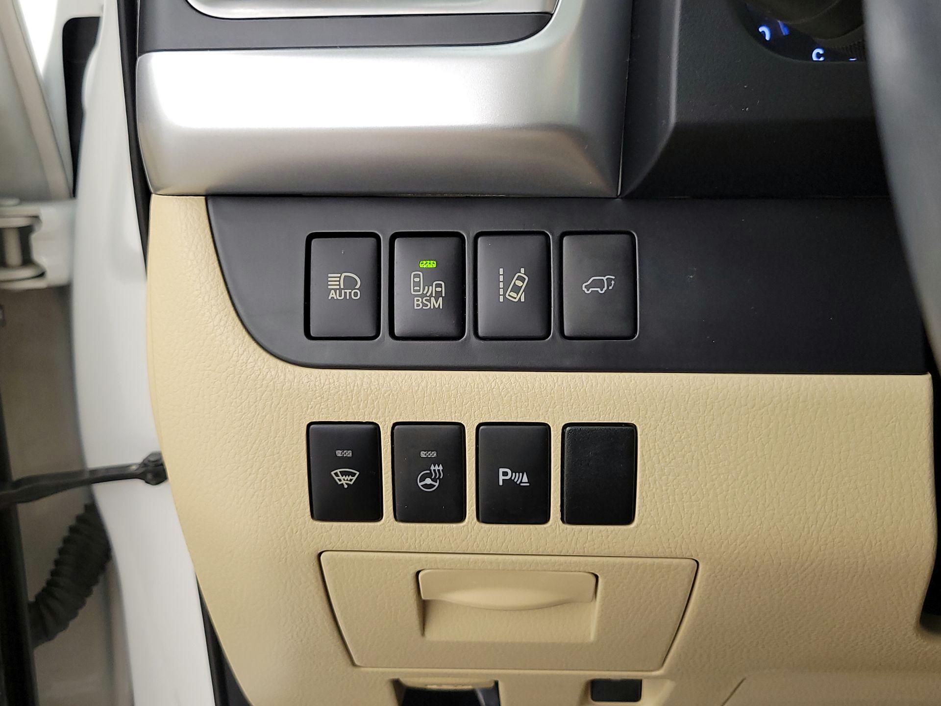 Thumbnail: 2015 Toyota Highlander - 13