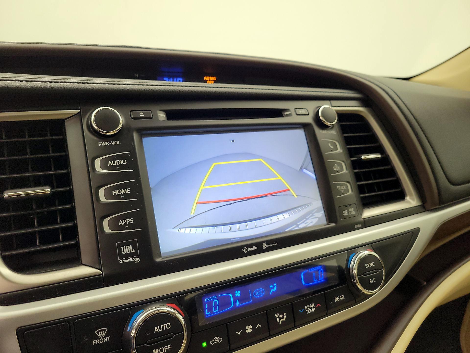 Thumbnail: 2015 Toyota Highlander - 14