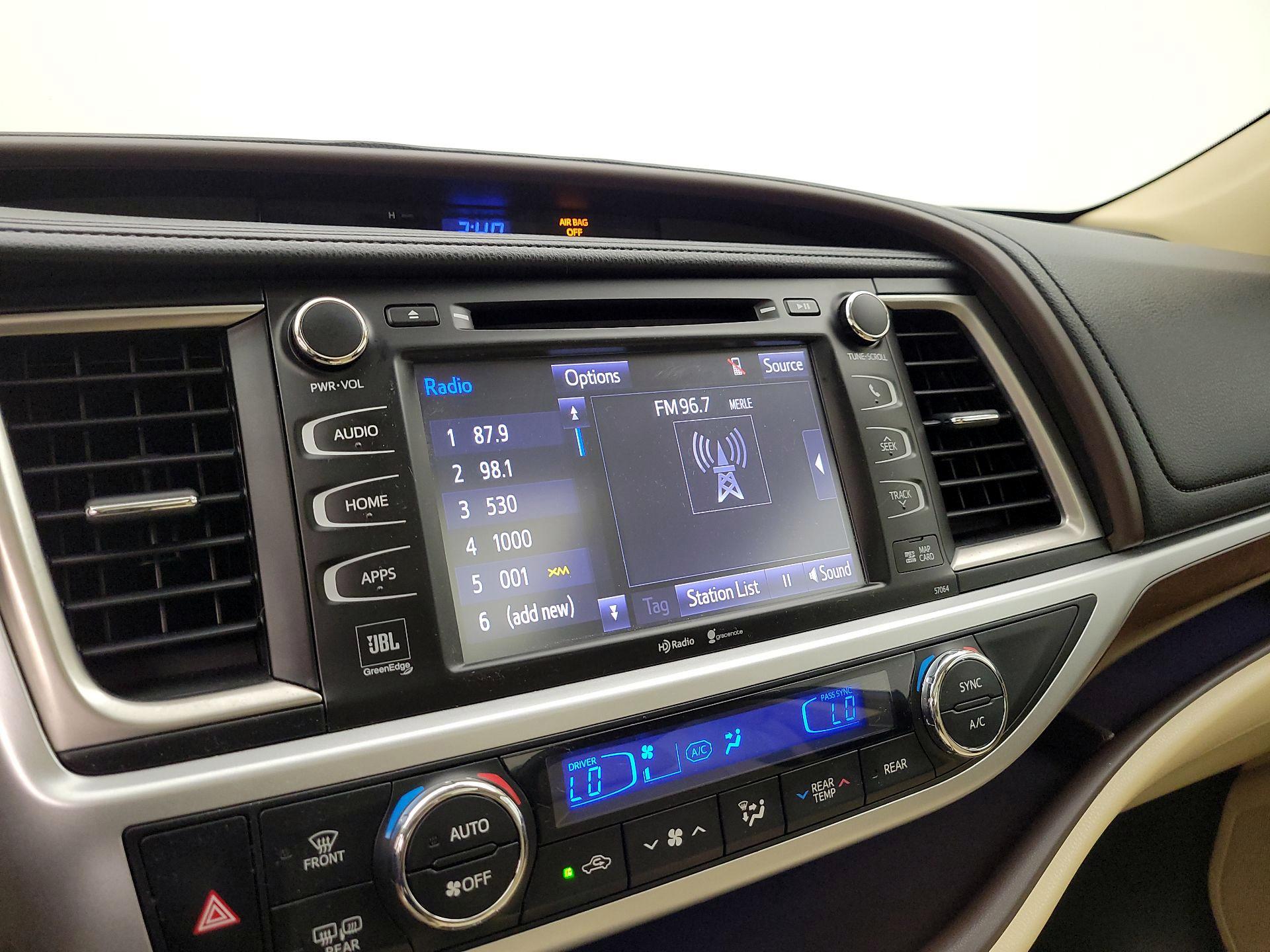Thumbnail: 2015 Toyota Highlander - 15