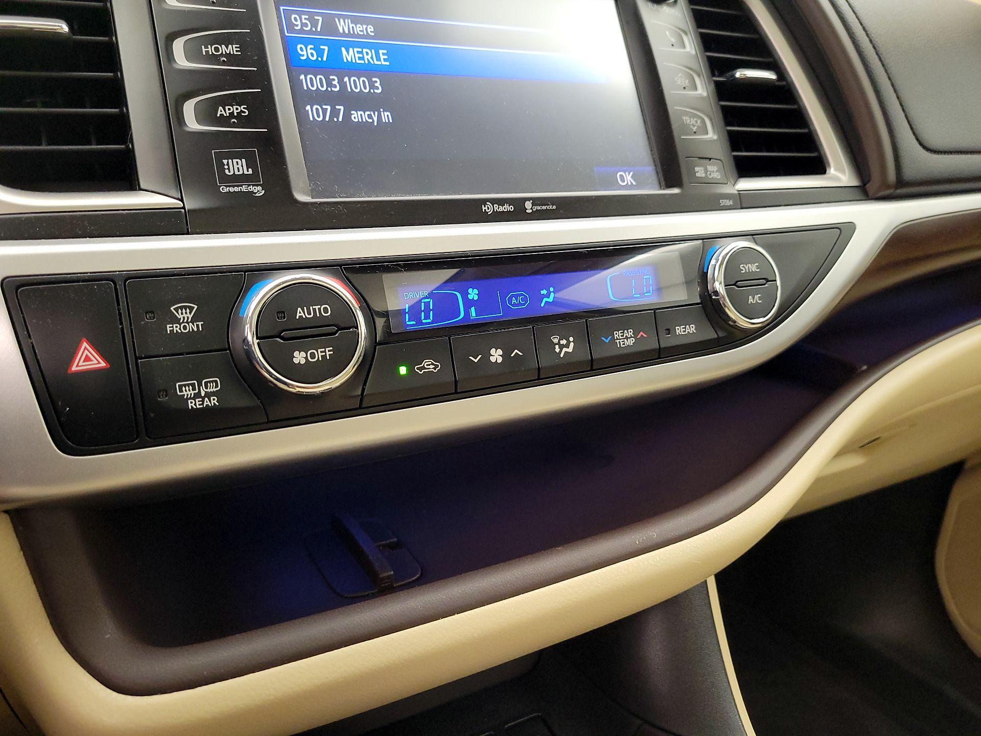 Thumbnail: 2015 Toyota Highlander - 16