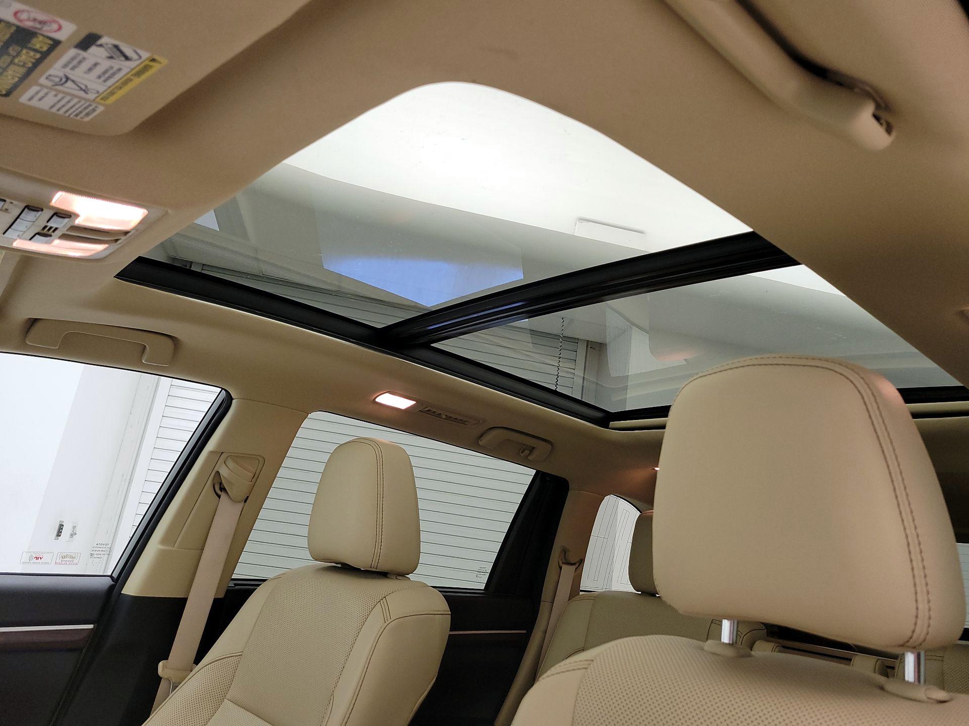 Thumbnail: 2015 Toyota Highlander - 19