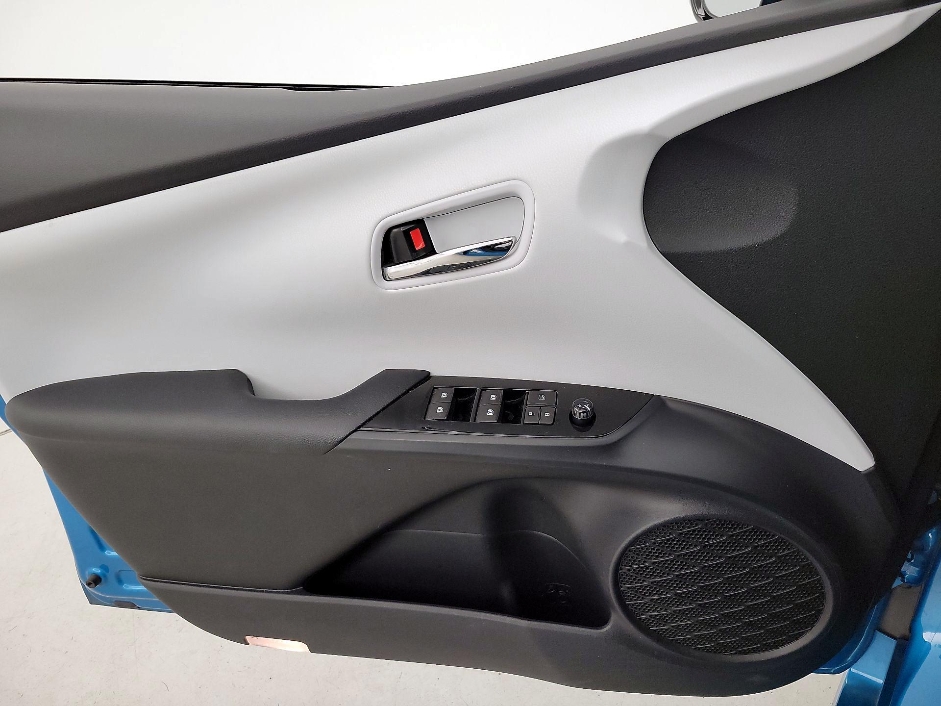 Thumbnail: 2017 Toyota Prius Prime - 12