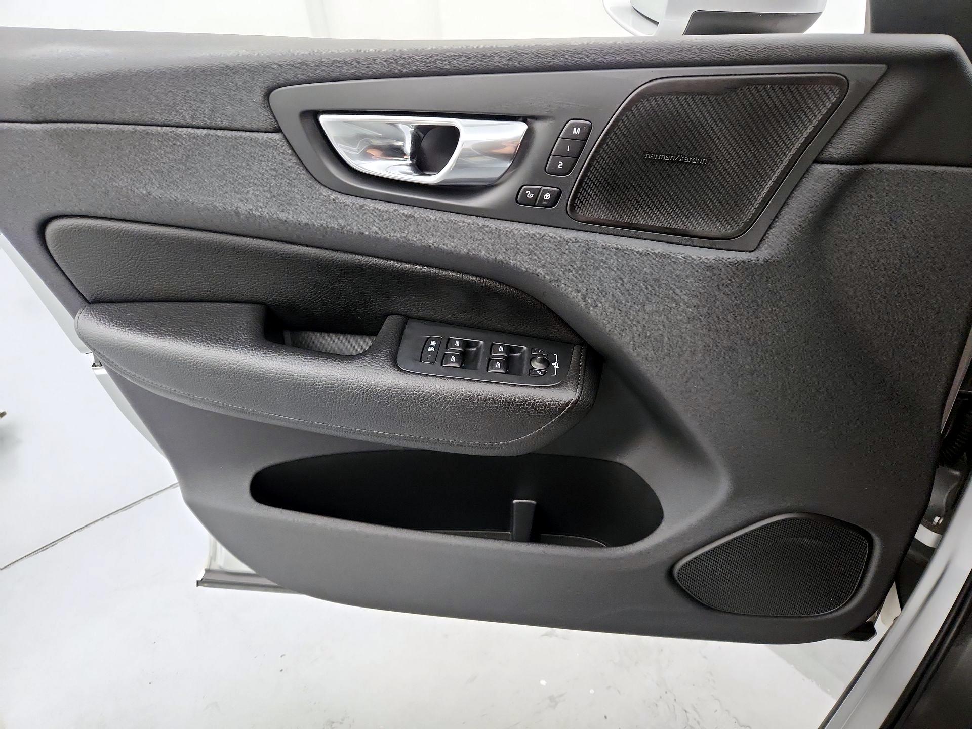 Thumbnail: 2019 Volvo XC60 - 12