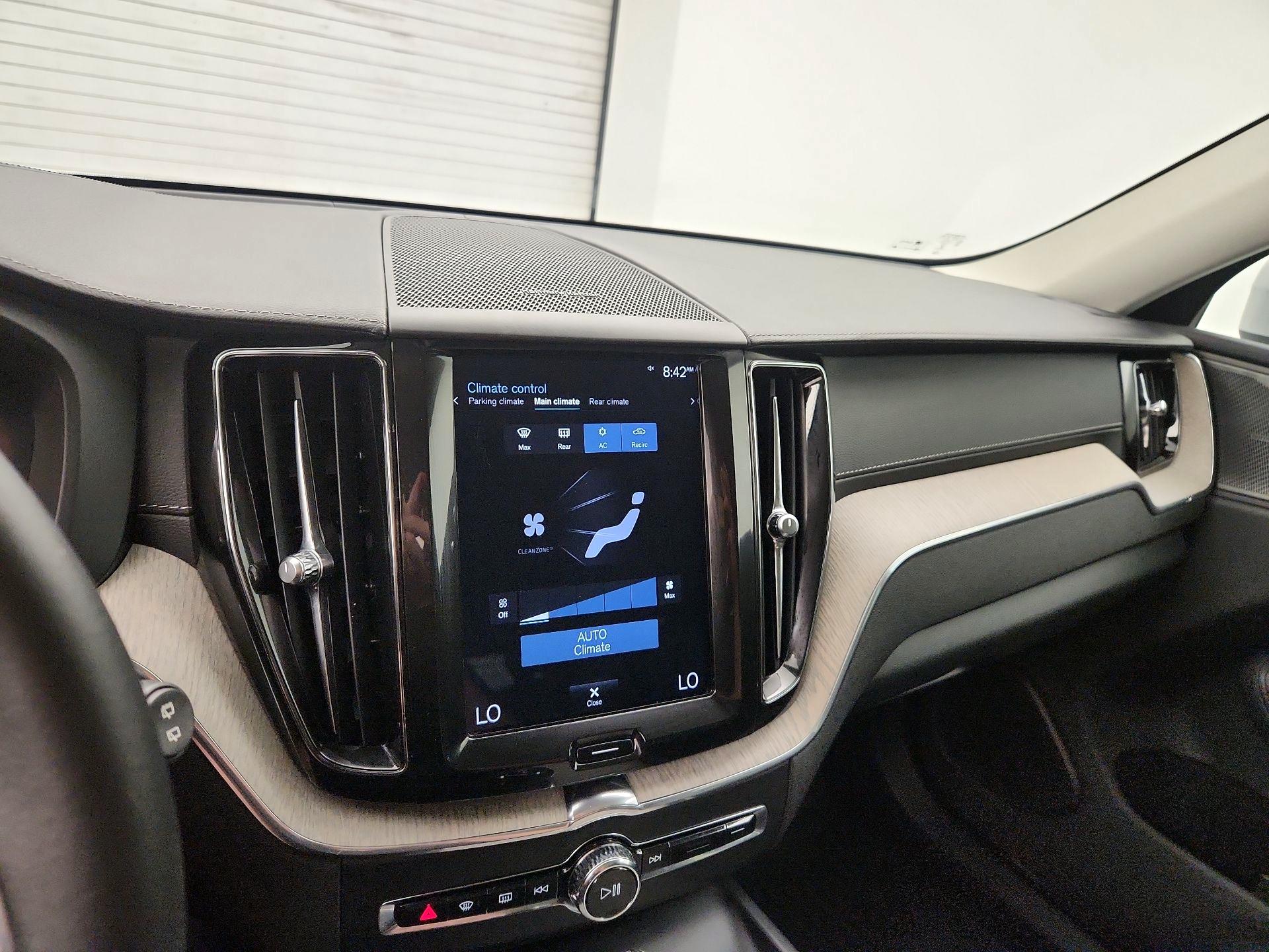 Thumbnail: 2019 Volvo XC60 - 16