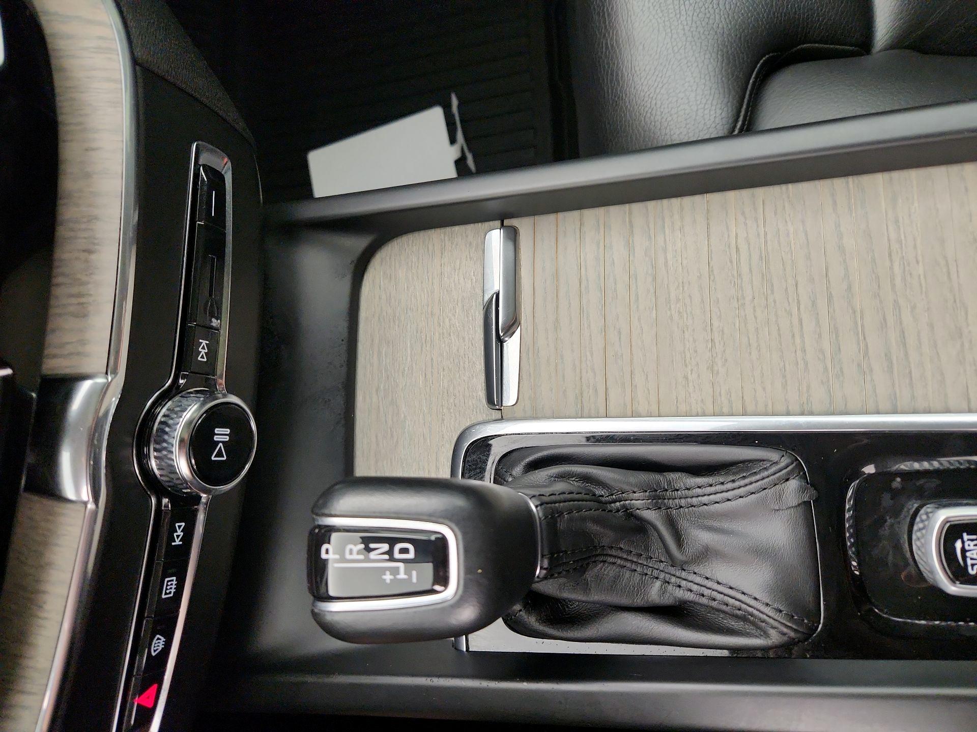 Thumbnail: 2019 Volvo XC60 - 17