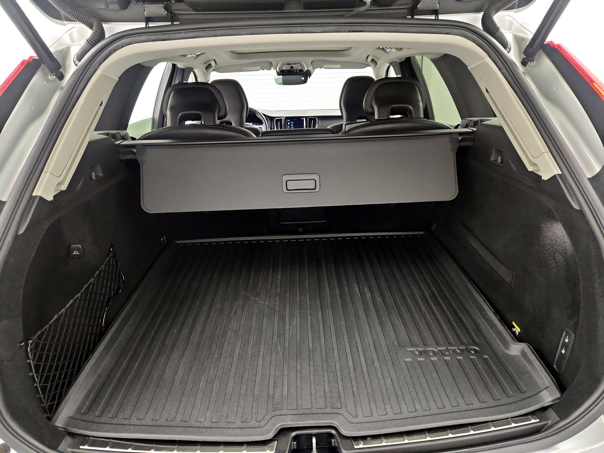 Thumbnail: 2019 Volvo XC60 - 19