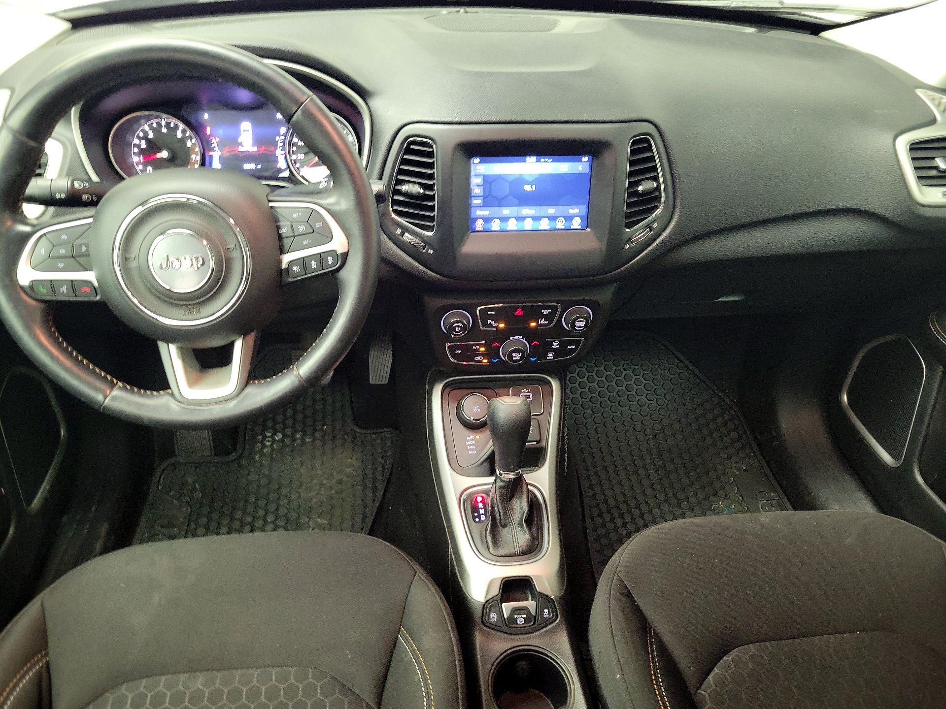 Thumbnail: 2020 Jeep Compass - 9