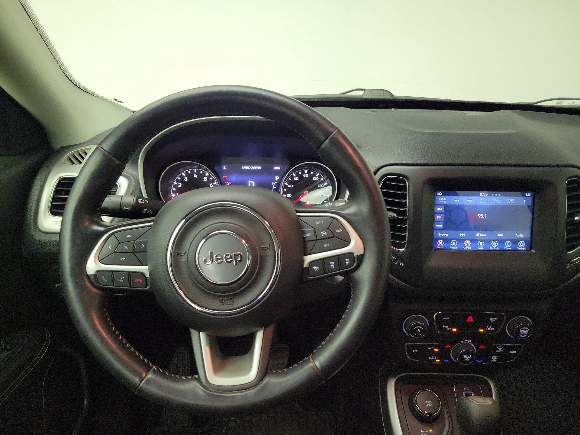 Thumbnail: 2020 Jeep Compass - 10
