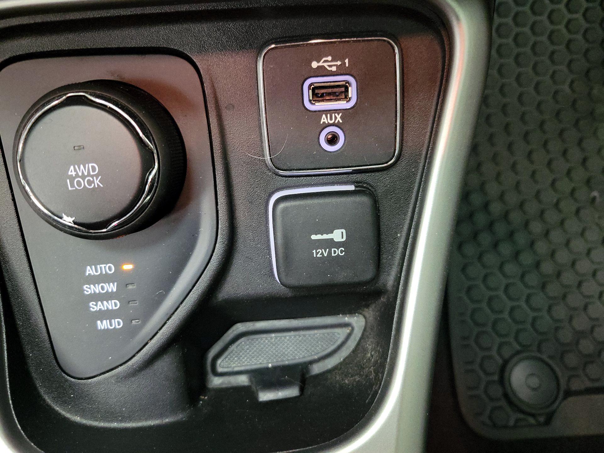 Thumbnail: 2020 Jeep Compass - 18