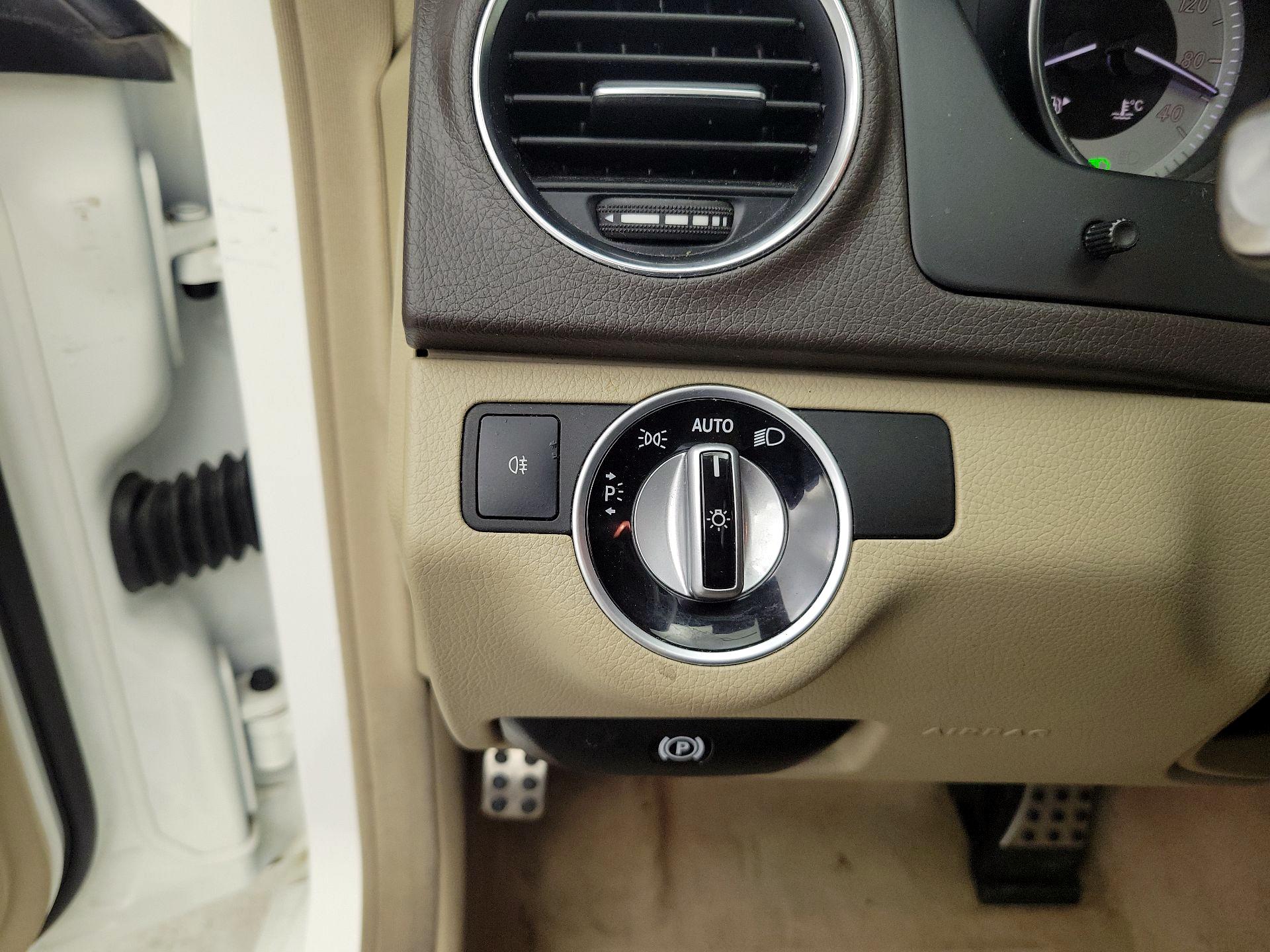 Thumbnail: 2014 Mercedes-Benz C-Class - 13