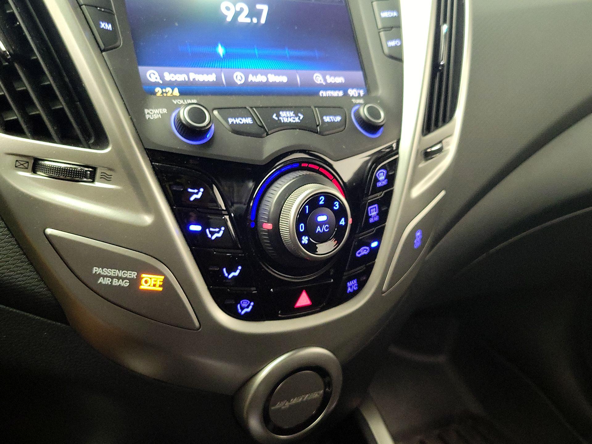 Thumbnail: 2016 Hyundai Veloster - 16