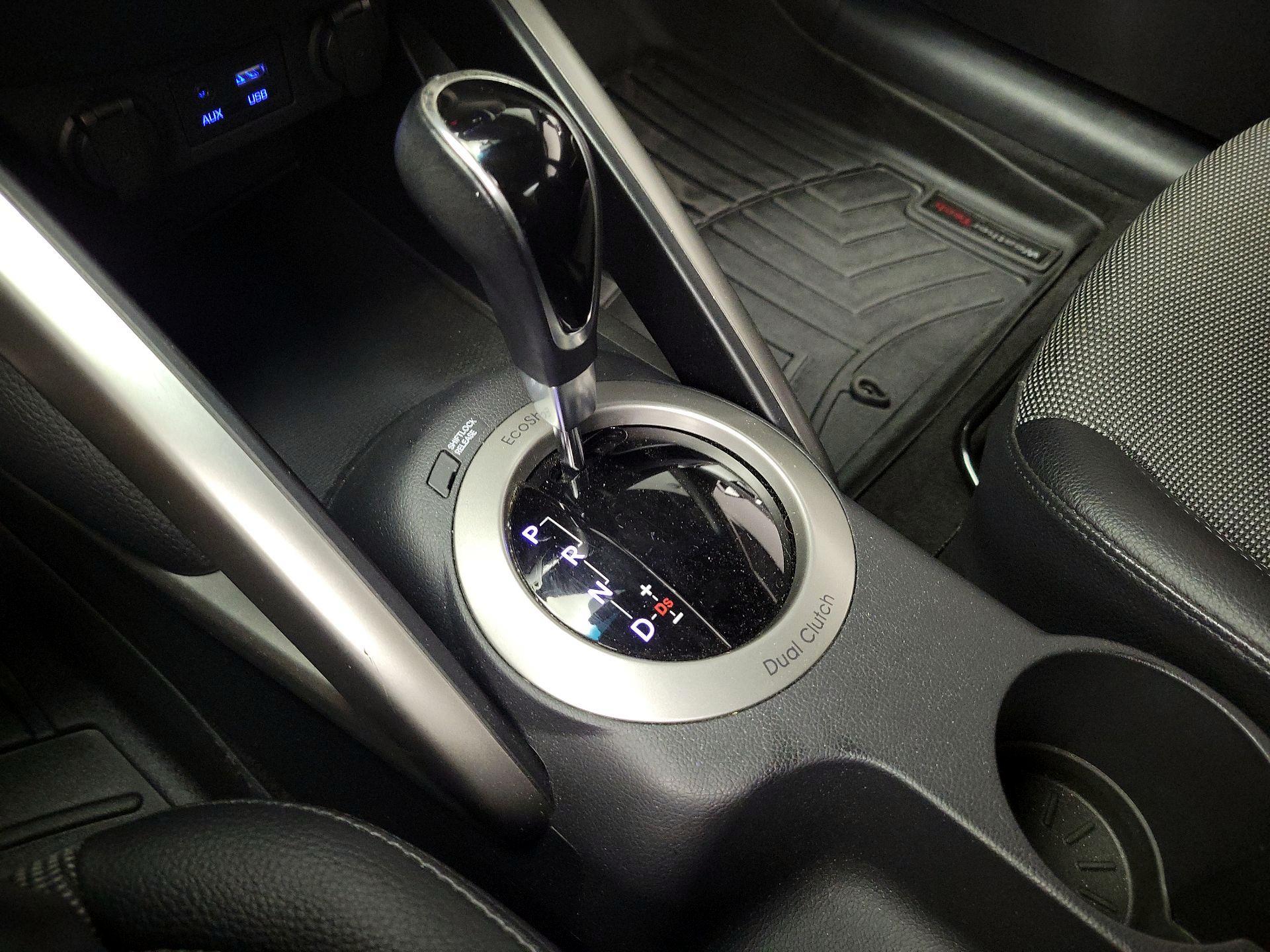 Thumbnail: 2016 Hyundai Veloster - 17