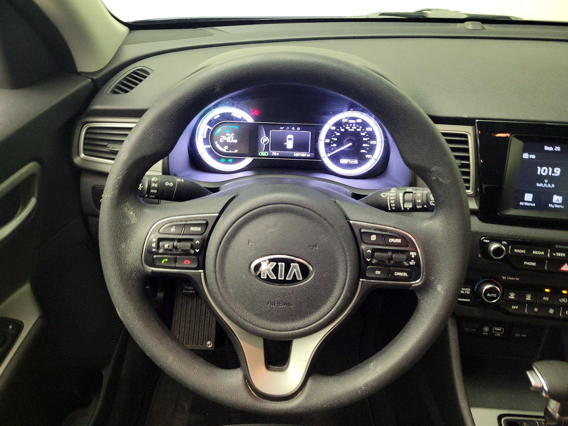 Thumbnail: 2017 Kia Niro - 10