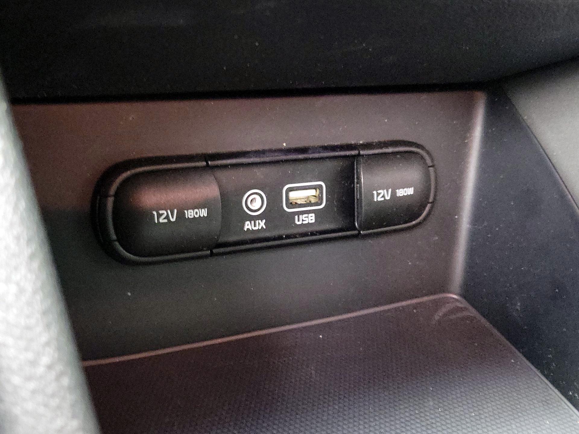Thumbnail: 2017 Kia Niro - 18