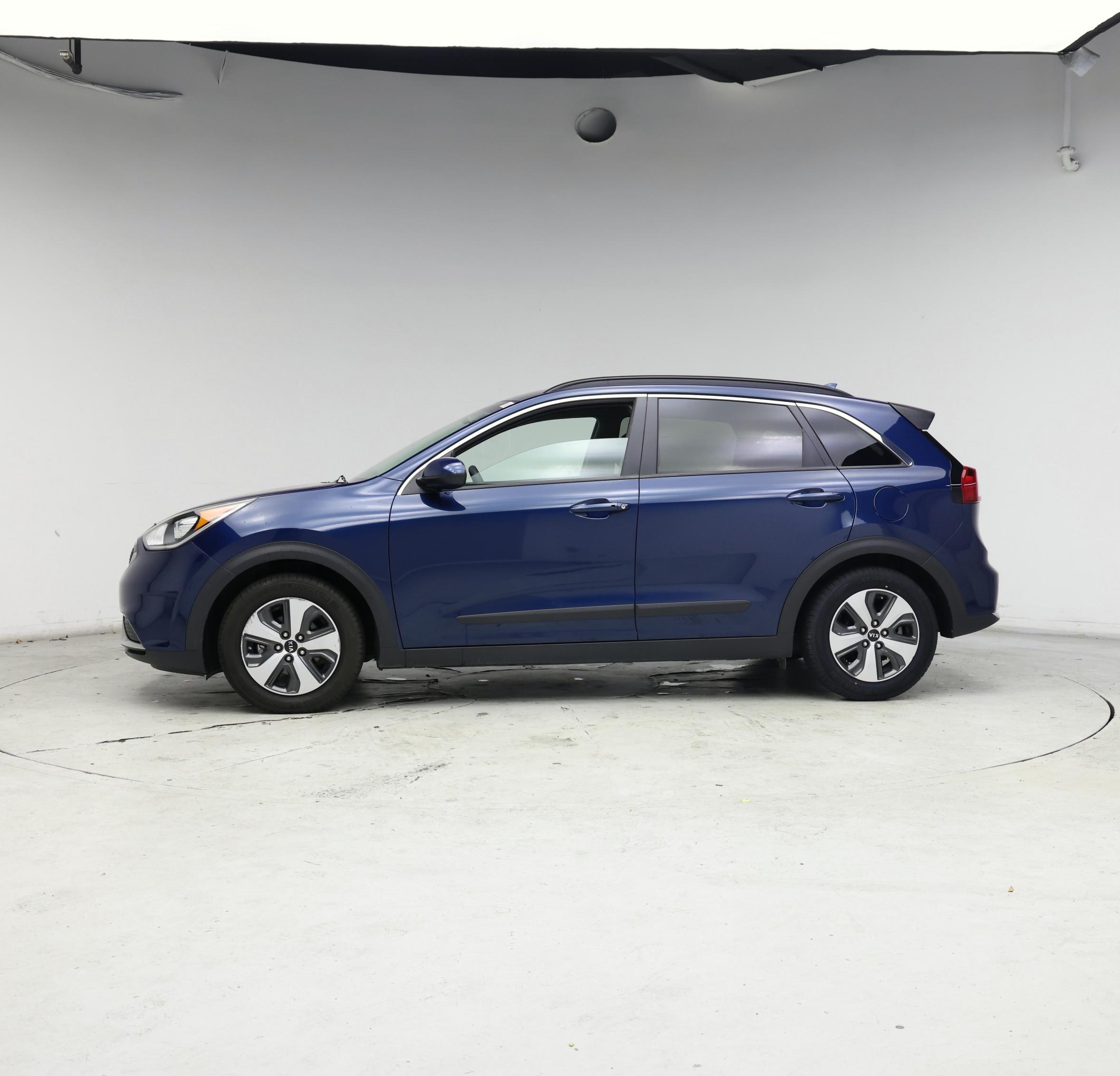 Thumbnail: 2017 Kia Niro - 3