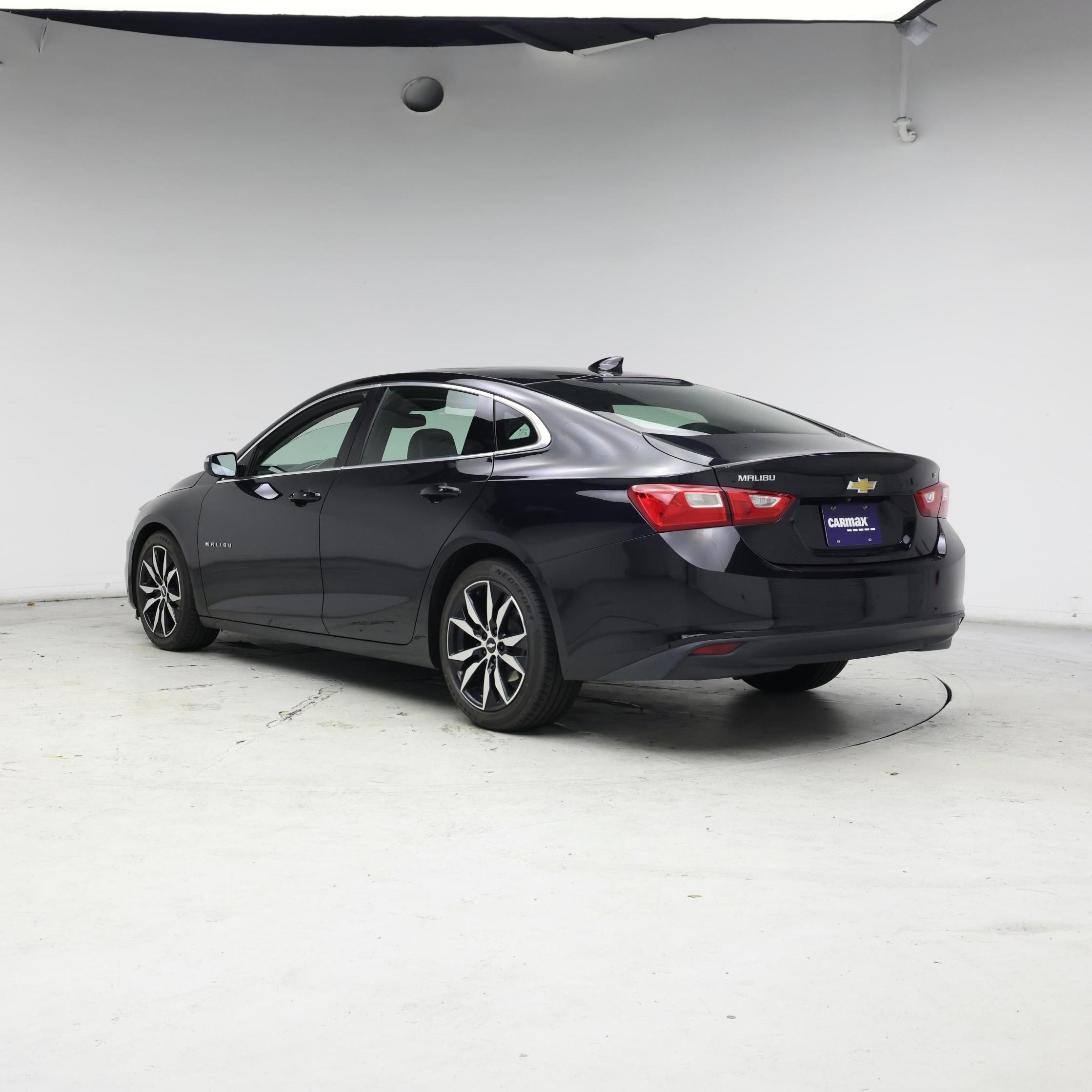 Thumbnail: 2018 Chevrolet Malibu - 2