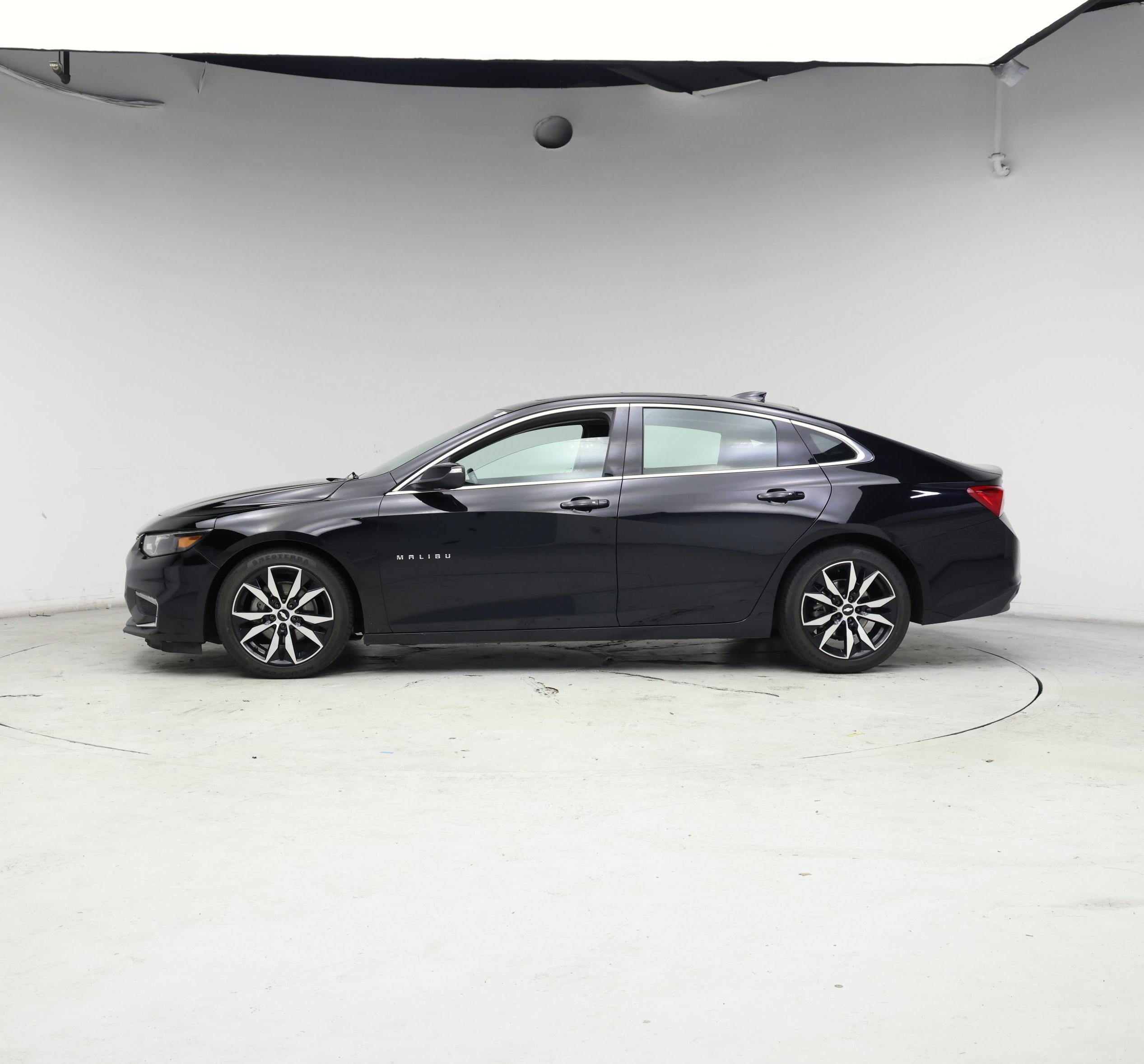 Thumbnail: 2018 Chevrolet Malibu - 3
