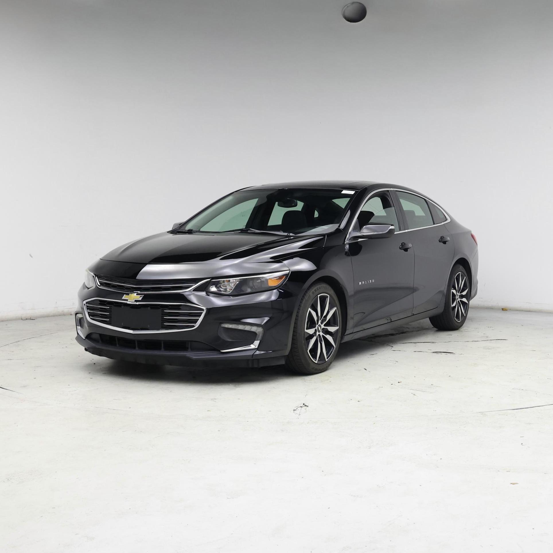 Thumbnail: 2018 Chevrolet Malibu - 4