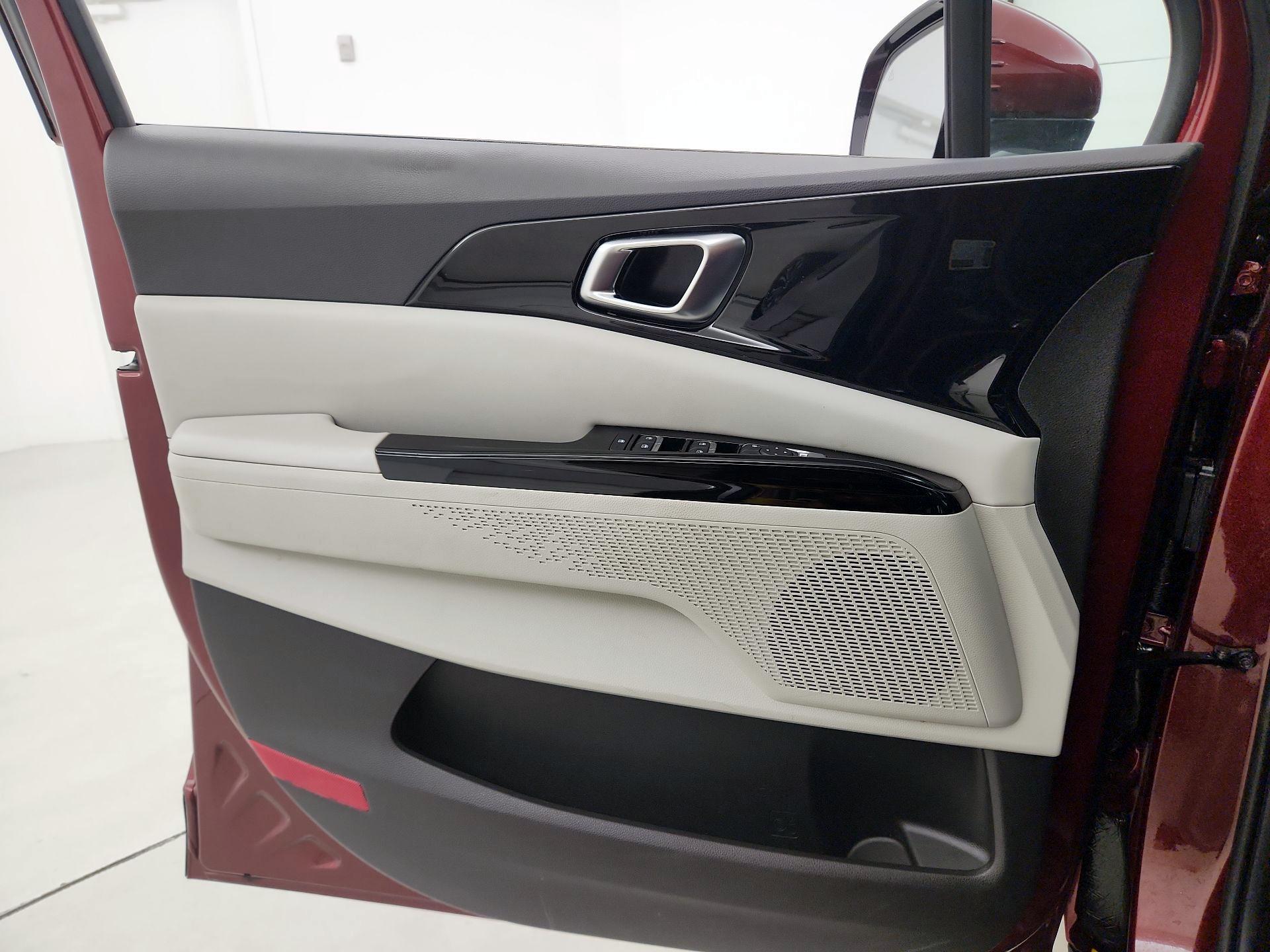 Thumbnail: 2022 Kia Carnival - 12