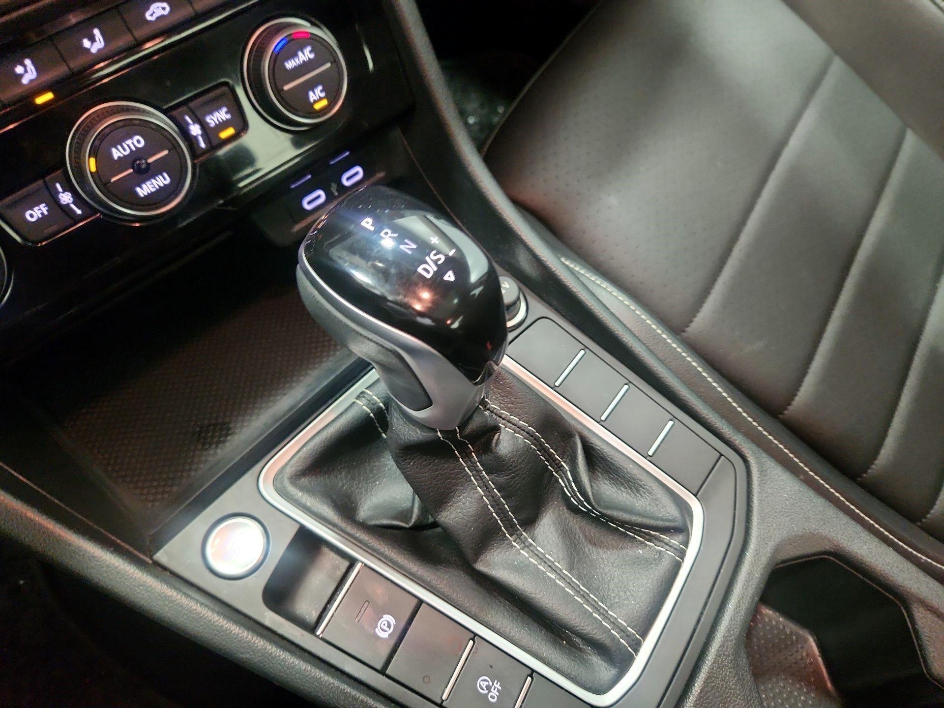 Thumbnail: 2023 Volkswagen Jetta - 17