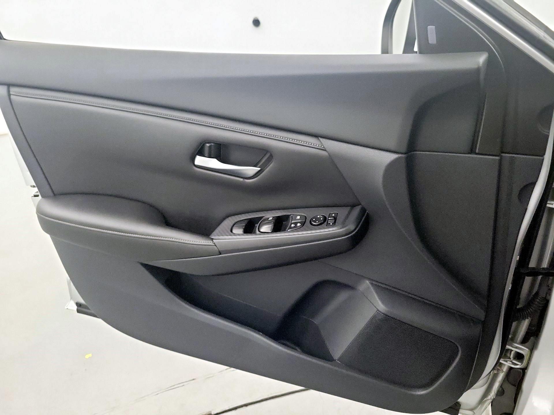 Thumbnail: 2020 Nissan Sentra - 10