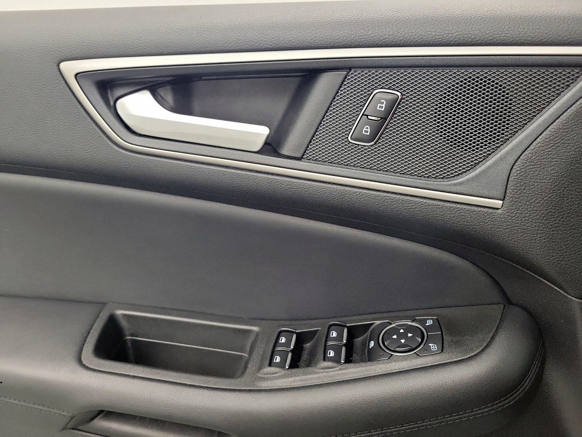 Thumbnail: 2021 Ford Edge - 10