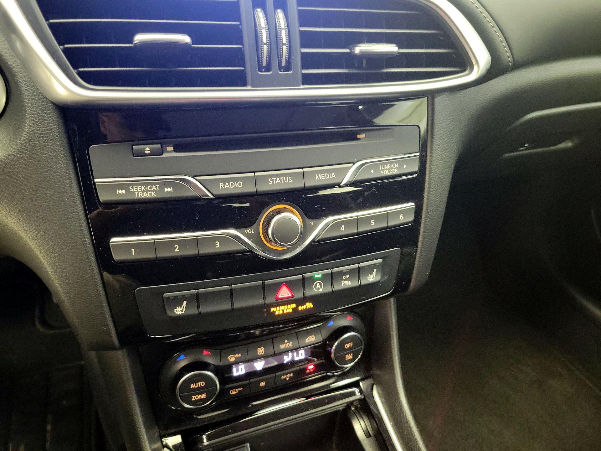 Thumbnail: 2018 INFINITI QX30 - 15