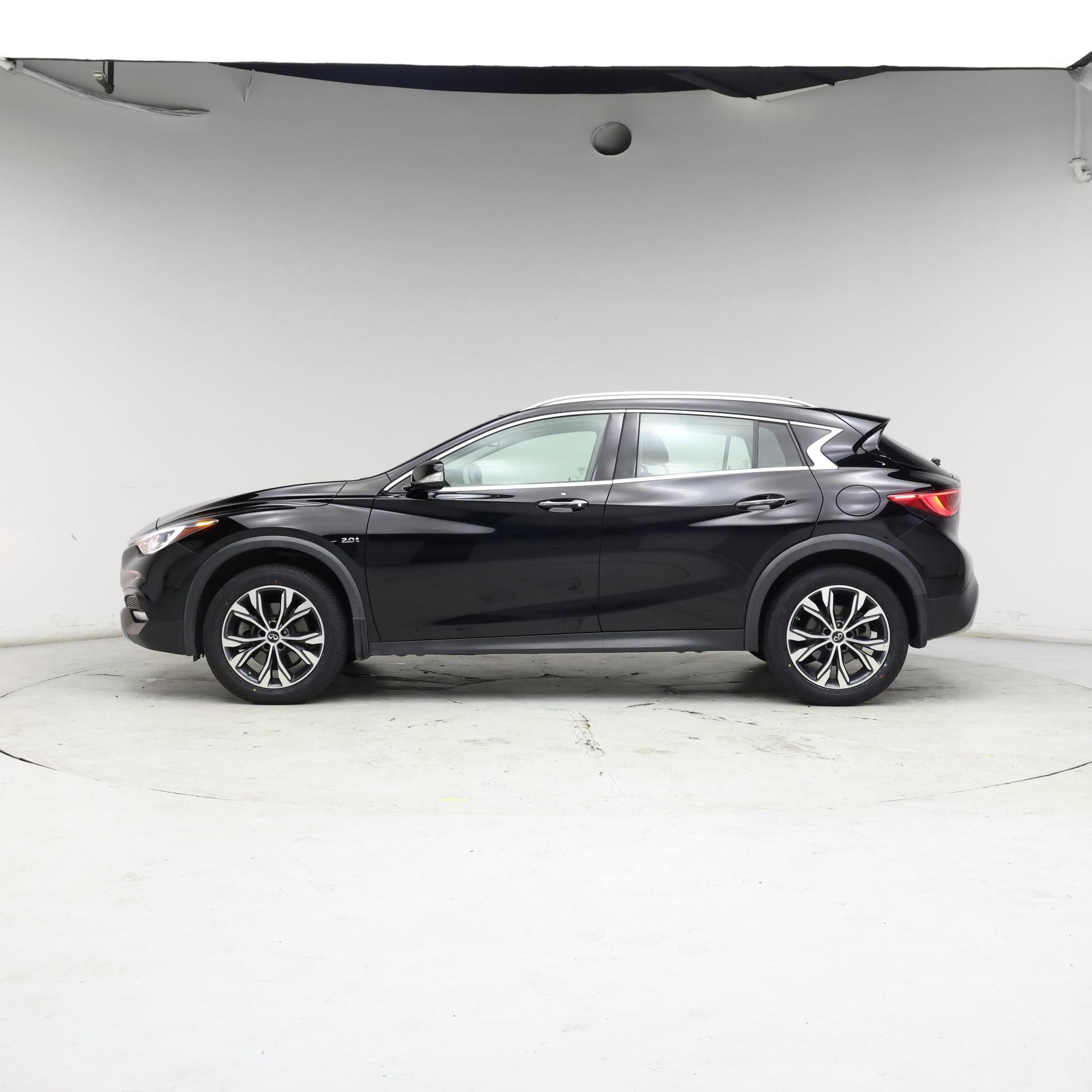 Thumbnail: 2018 INFINITI QX30 - 3