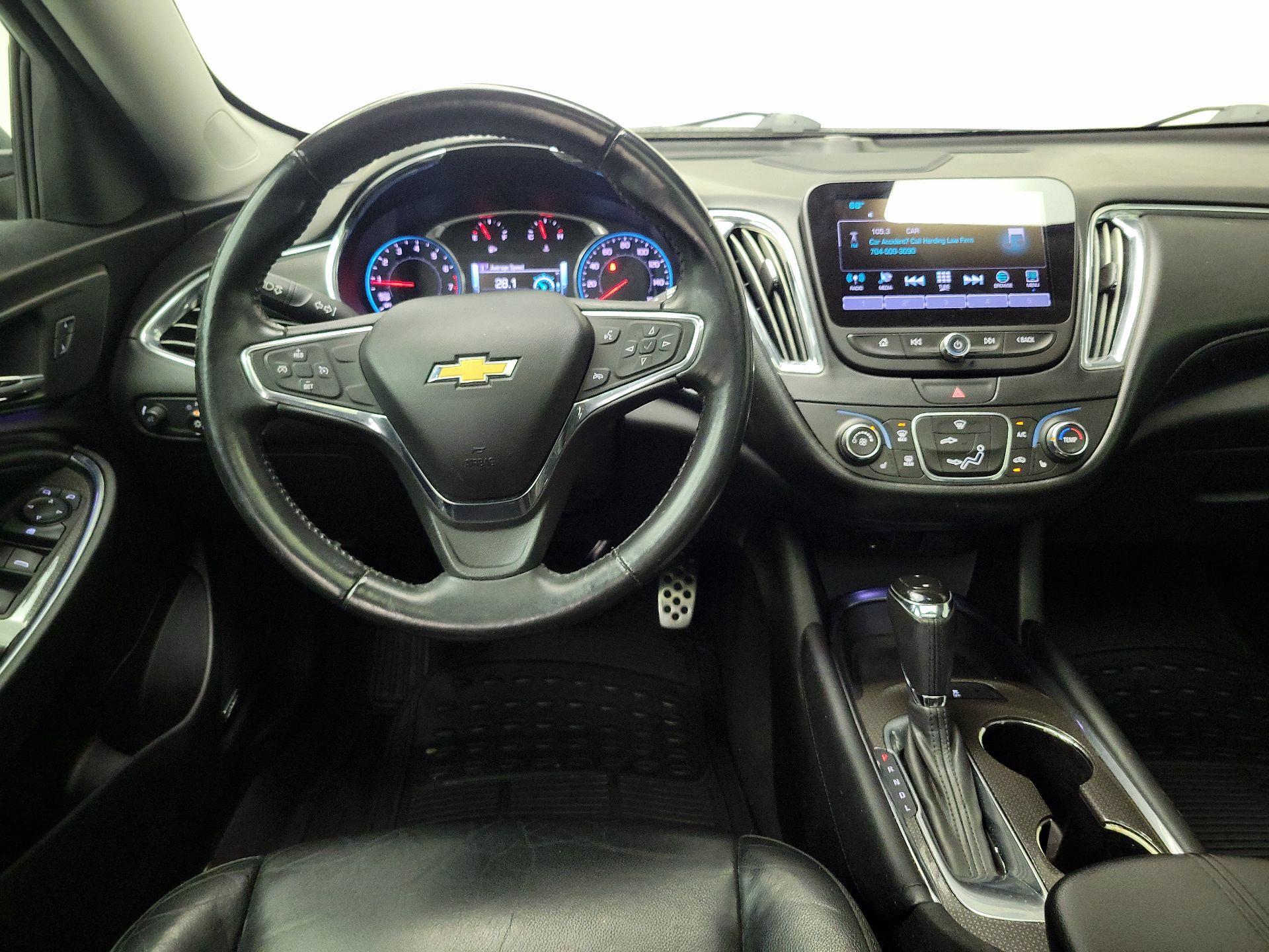 Thumbnail: 2017 Chevrolet Malibu - 10