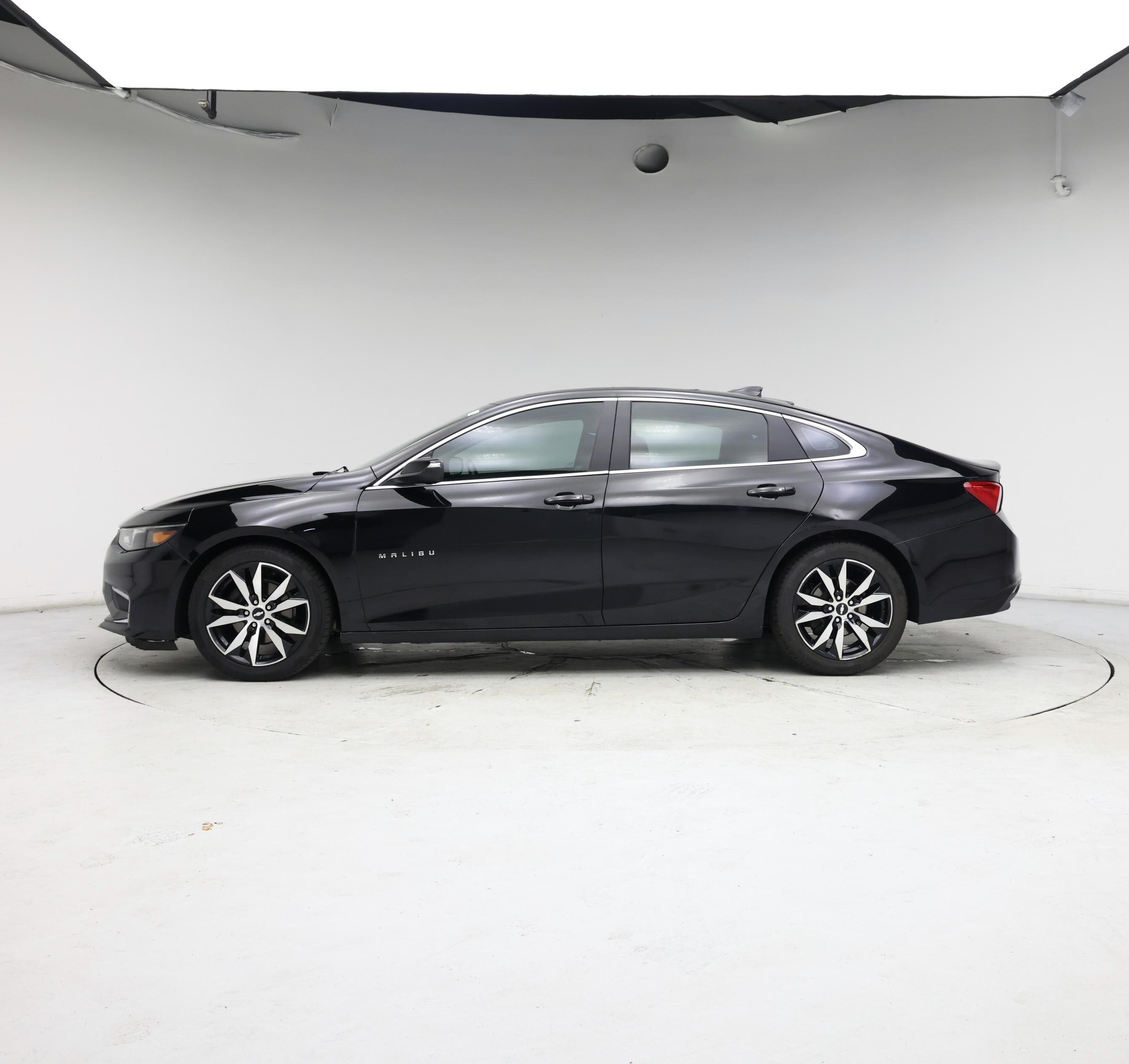 Thumbnail: 2017 Chevrolet Malibu - 3