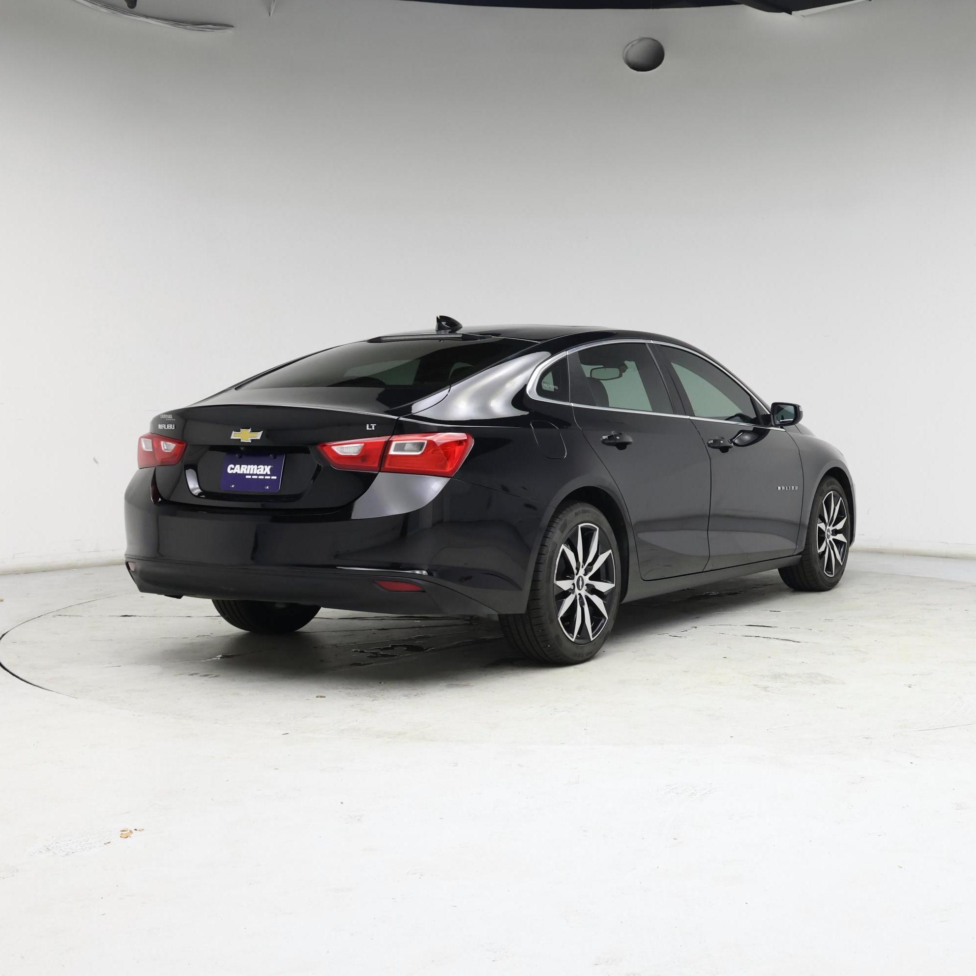 Thumbnail: 2017 Chevrolet Malibu - 8