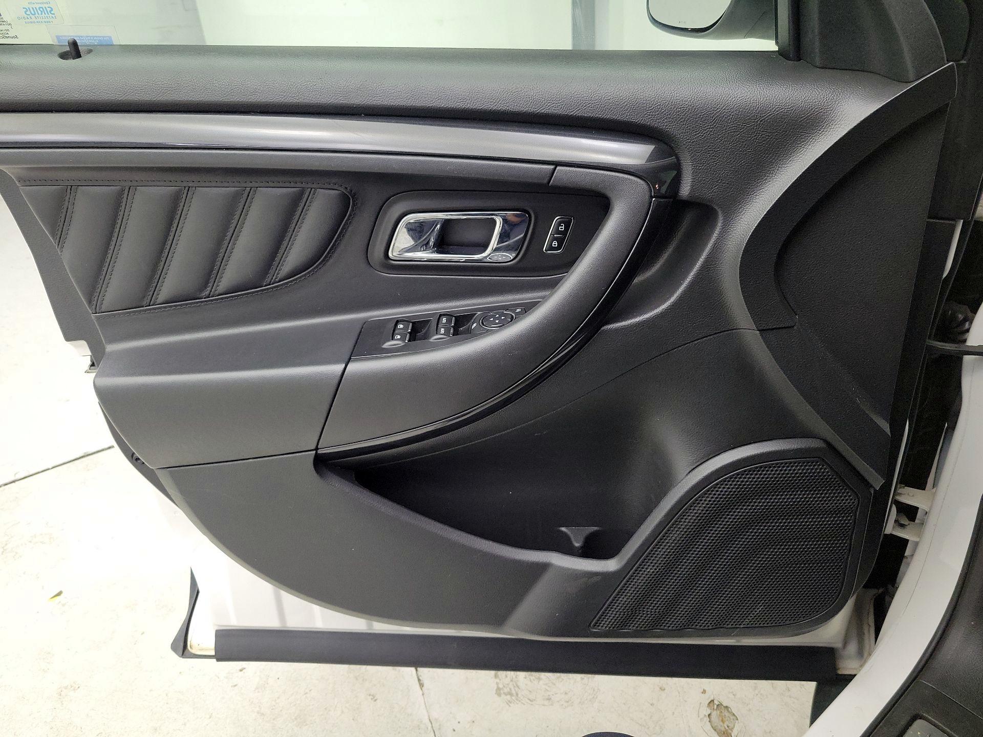 Thumbnail: 2014 Ford Taurus - 12