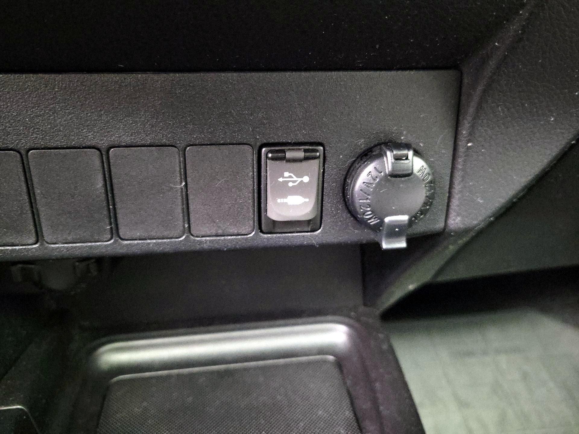 Thumbnail: 2013 Toyota RAV4 - 18