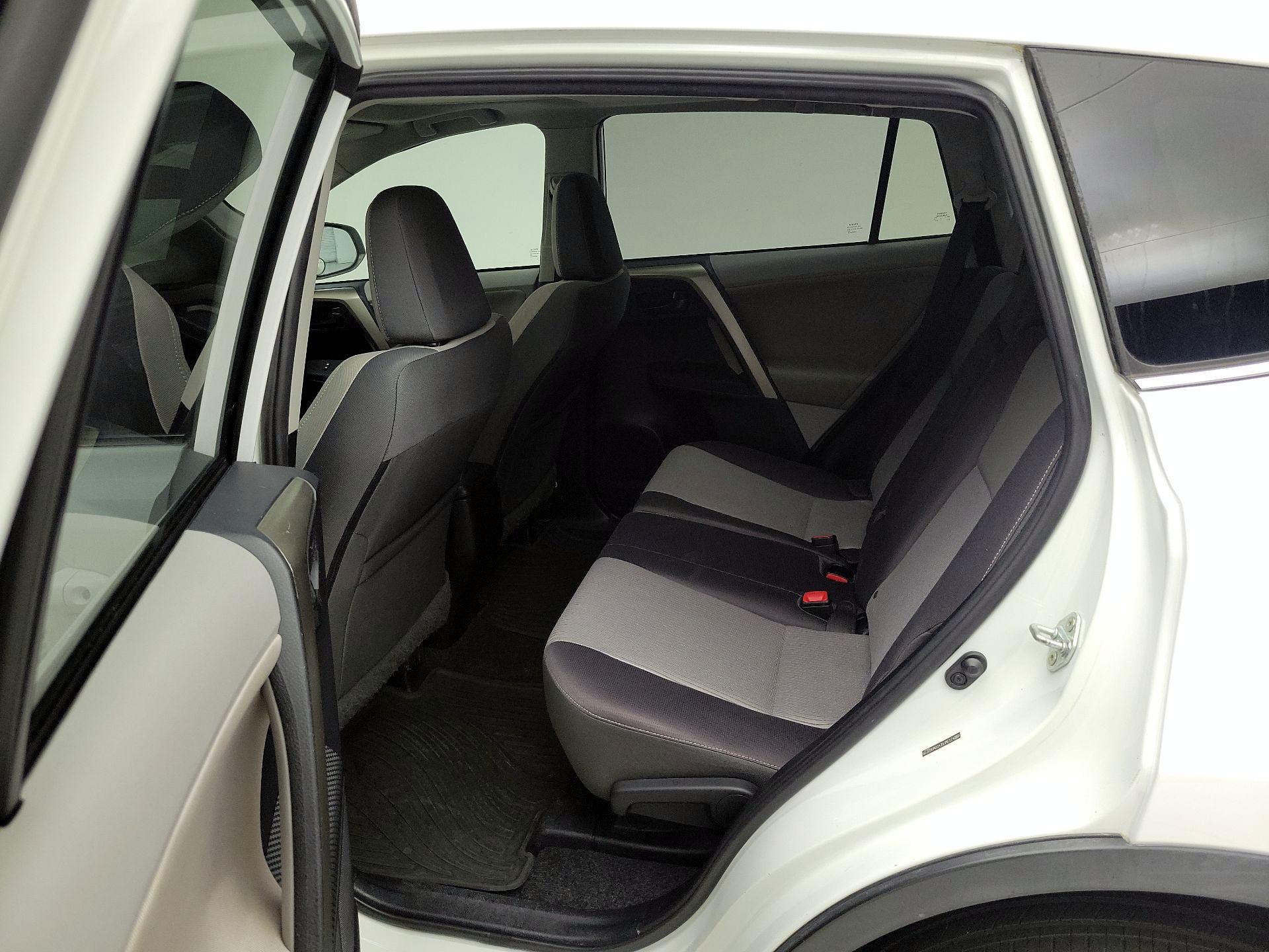 Thumbnail: 2013 Toyota RAV4 - 20