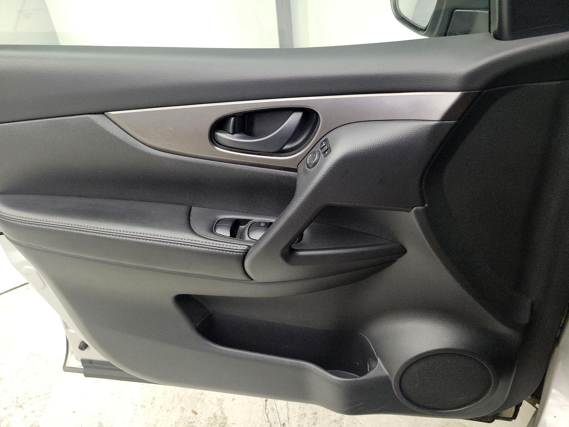 Thumbnail: 2019 Nissan Rogue Sport - 12