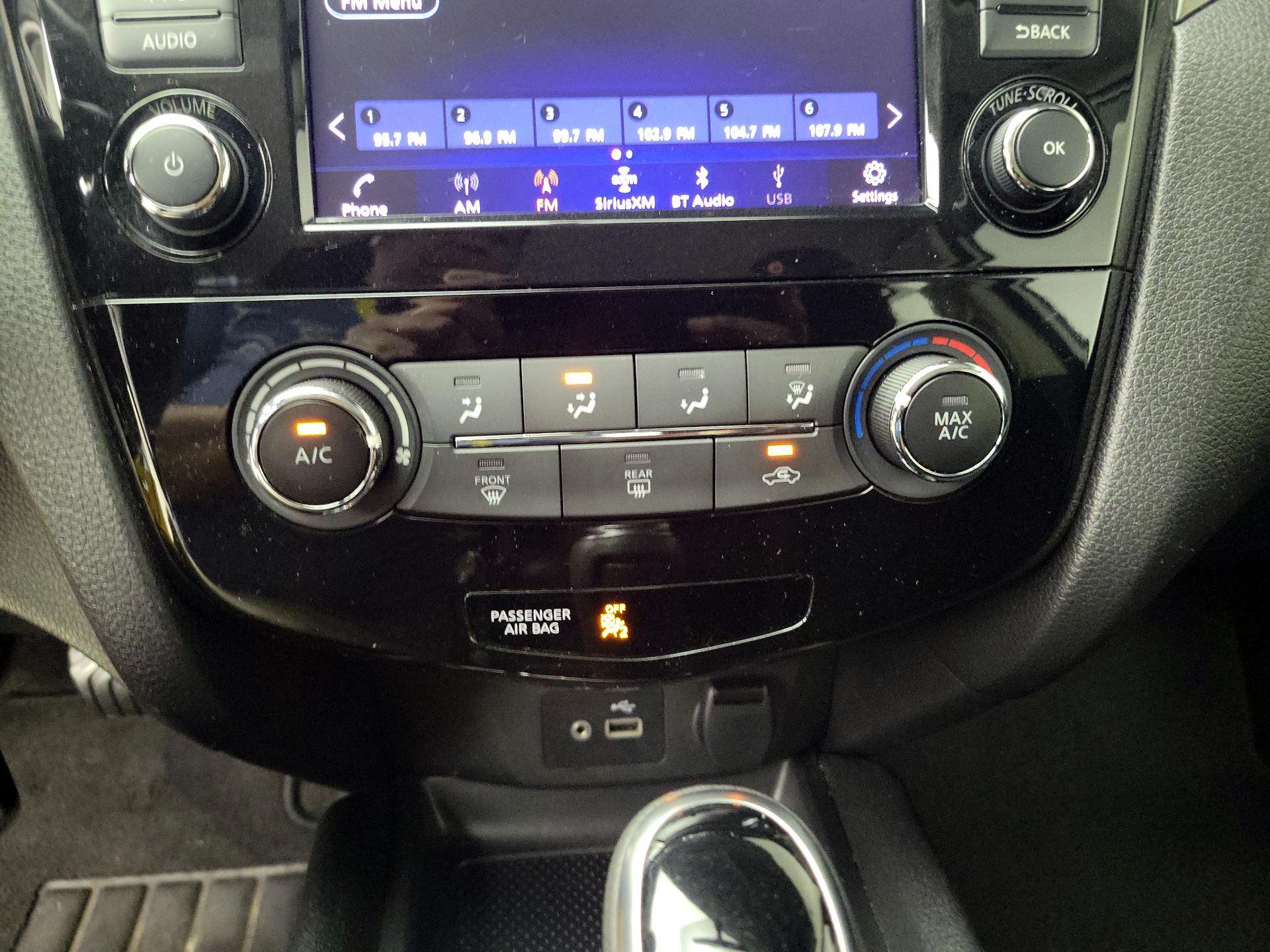 Thumbnail: 2019 Nissan Rogue Sport - 16