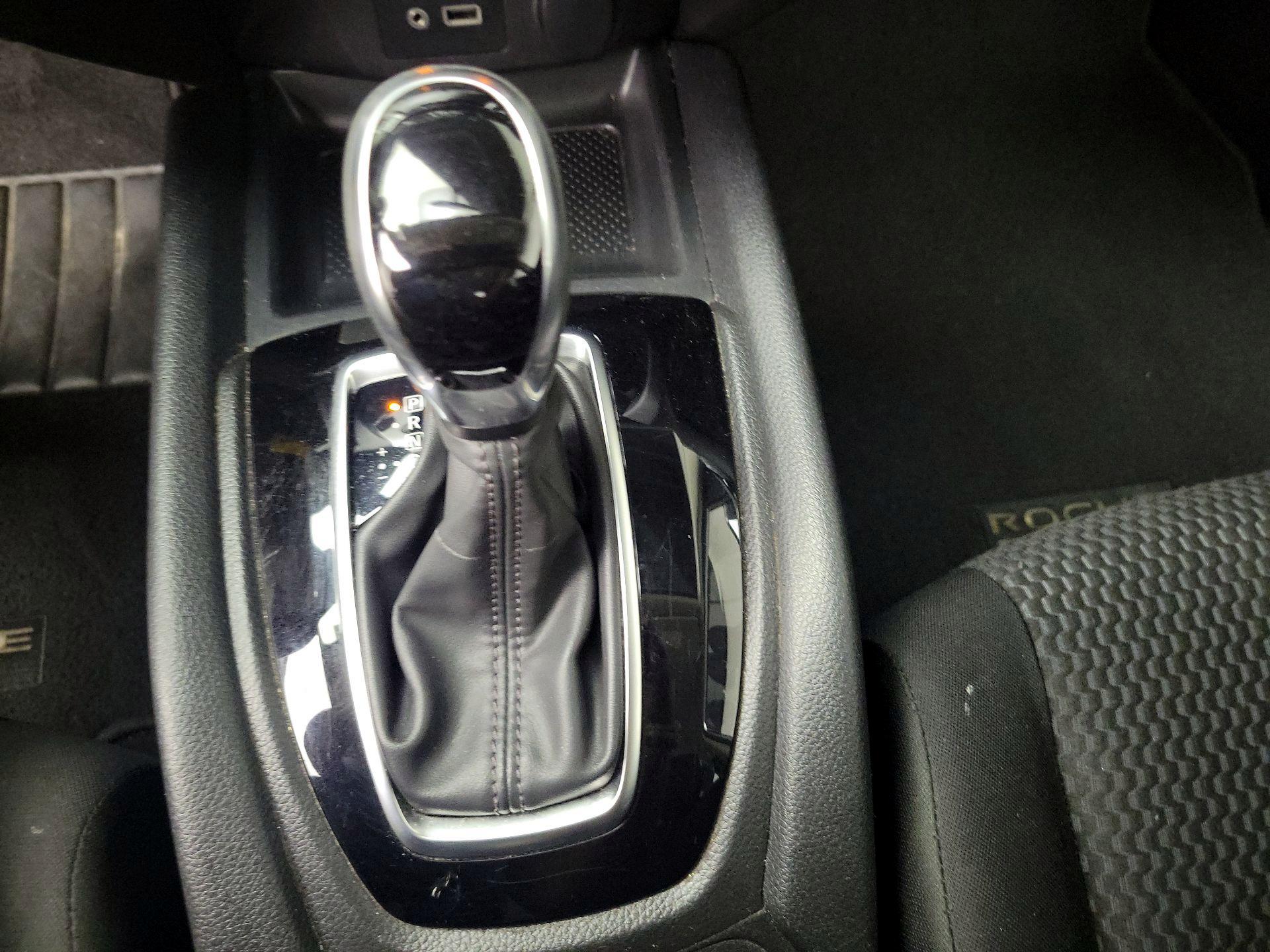 Thumbnail: 2019 Nissan Rogue Sport - 17