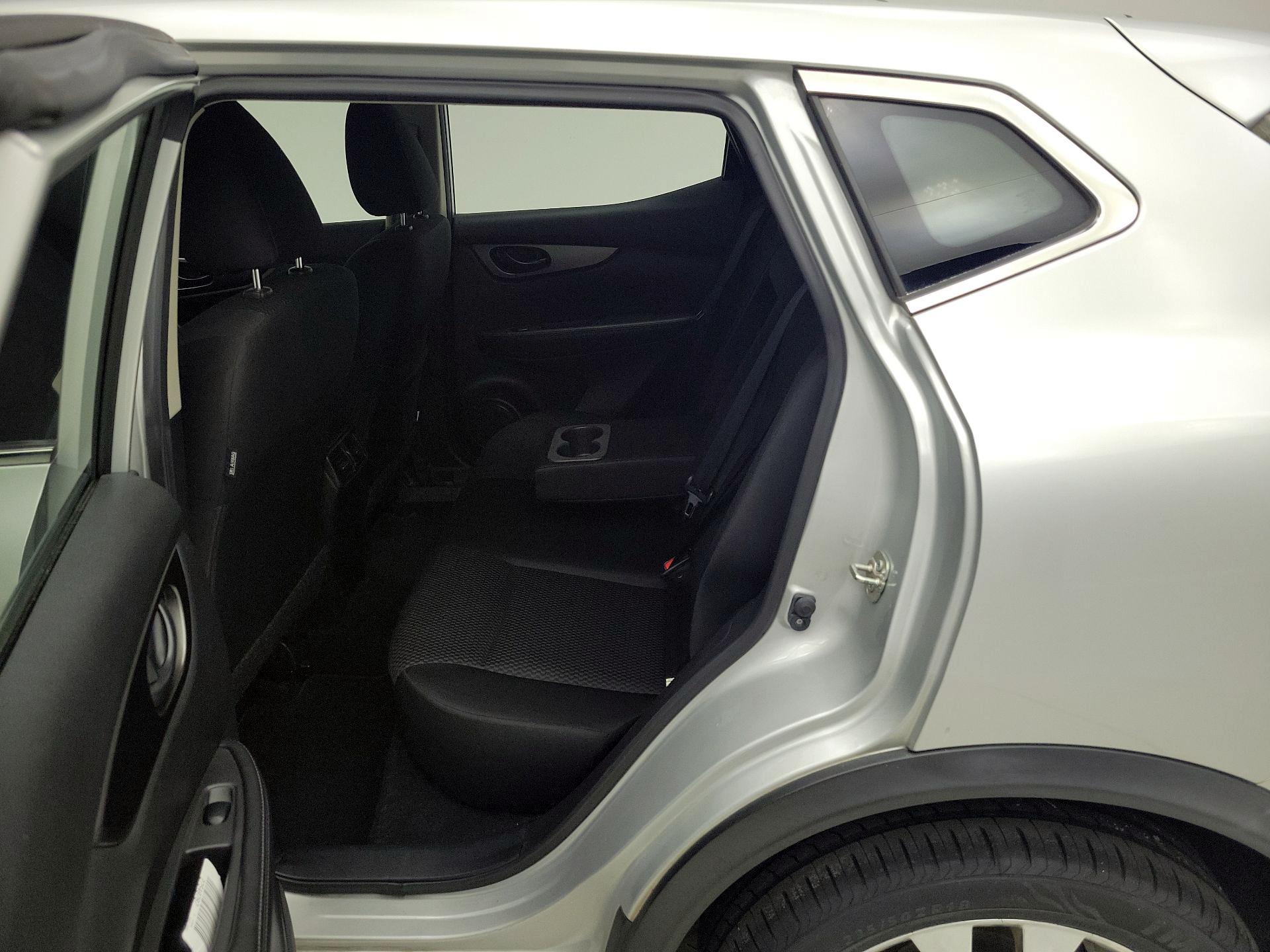 Thumbnail: 2019 Nissan Rogue Sport - 19