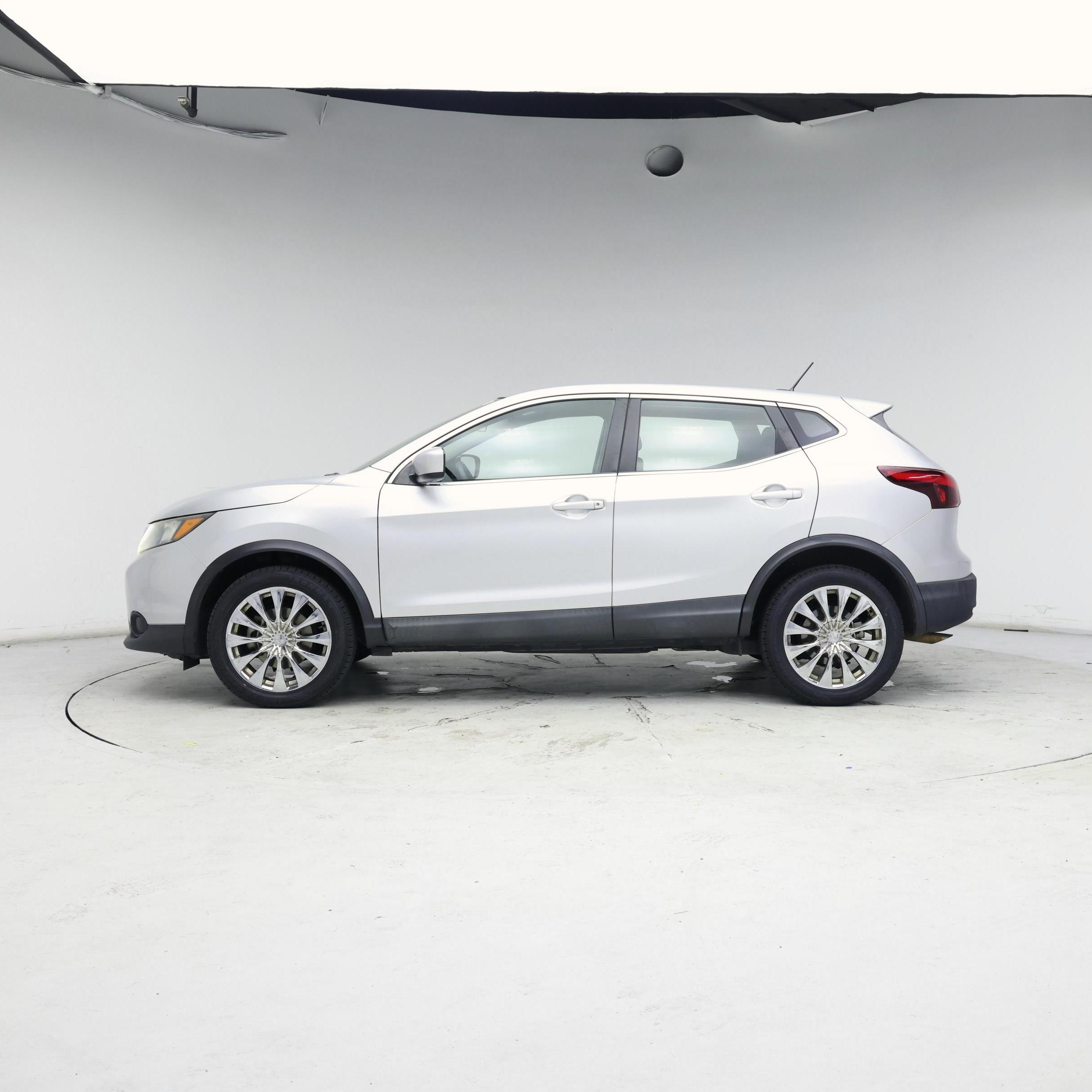Thumbnail: 2019 Nissan Rogue Sport - 3