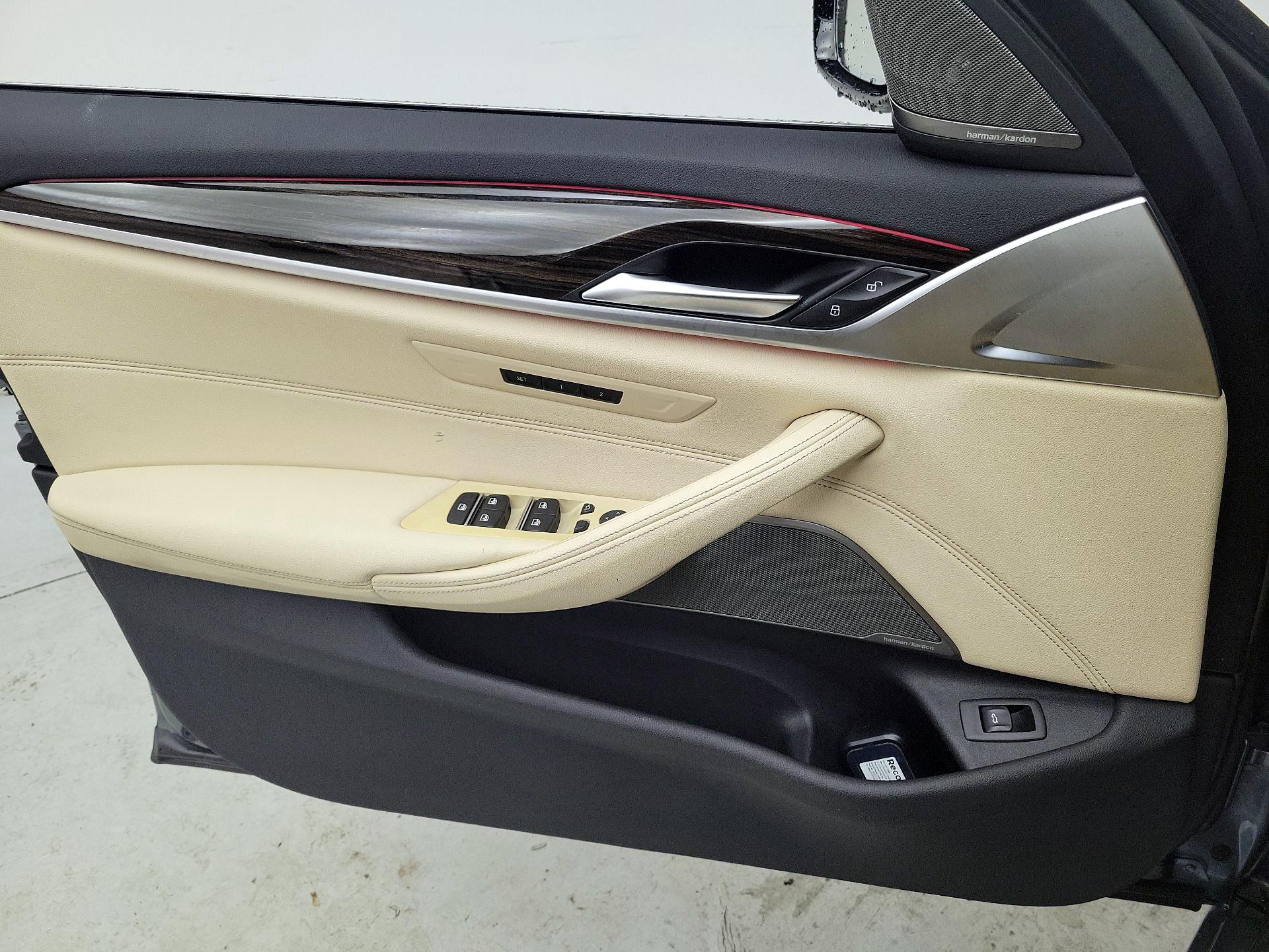 Thumbnail: 2021 BMW 5 Series - 12