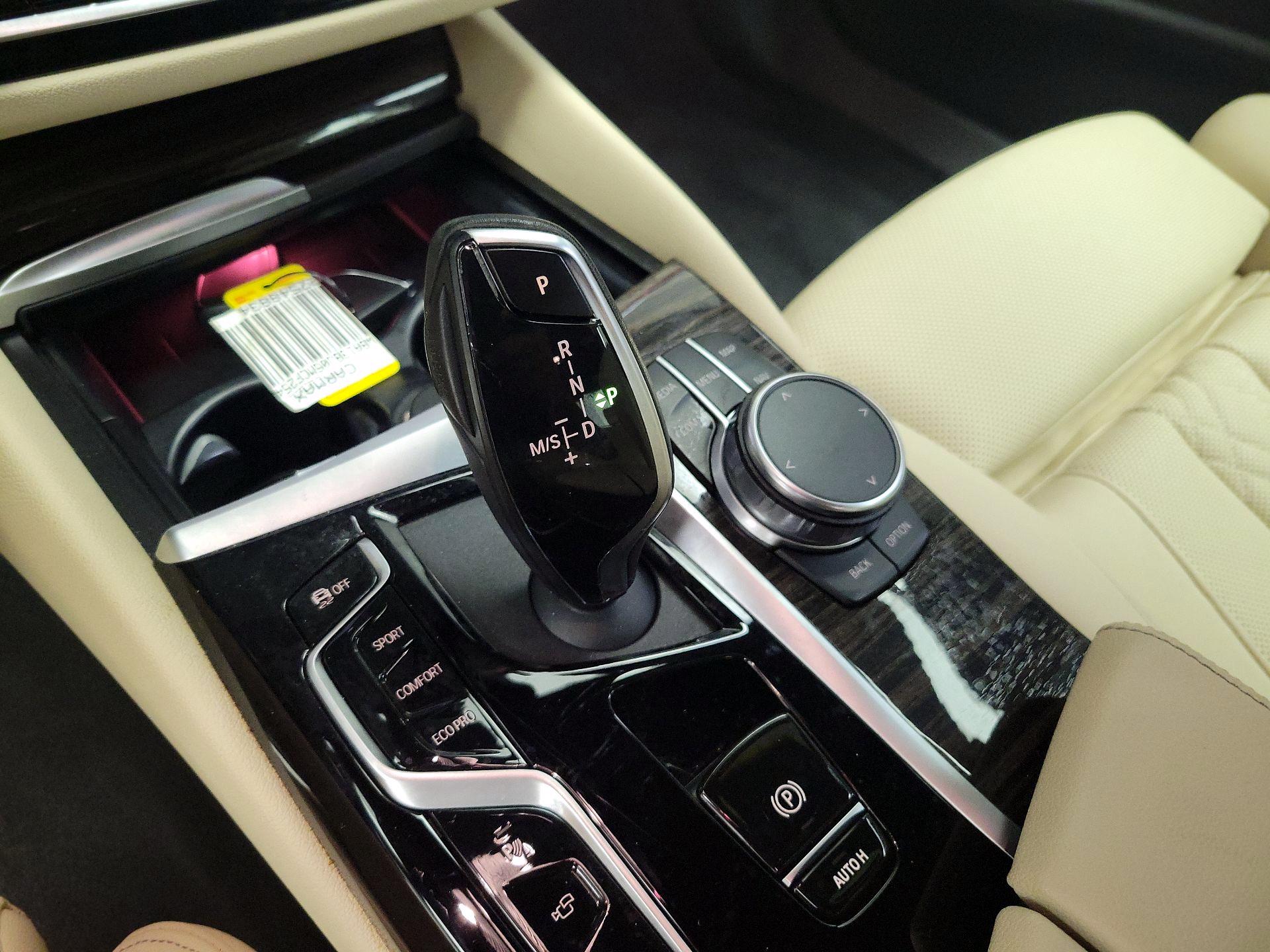 Thumbnail: 2021 BMW 5 Series - 17