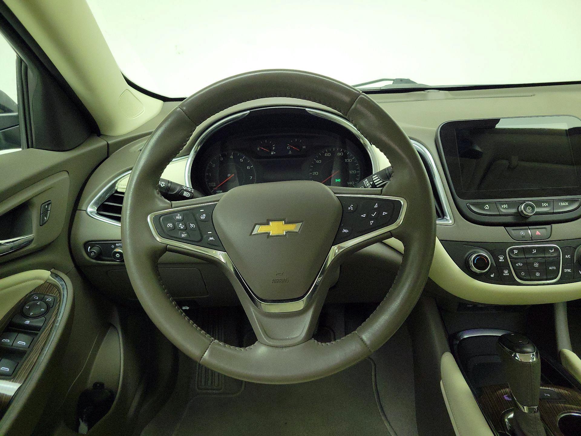 Thumbnail: 2020 Chevrolet Malibu - 10