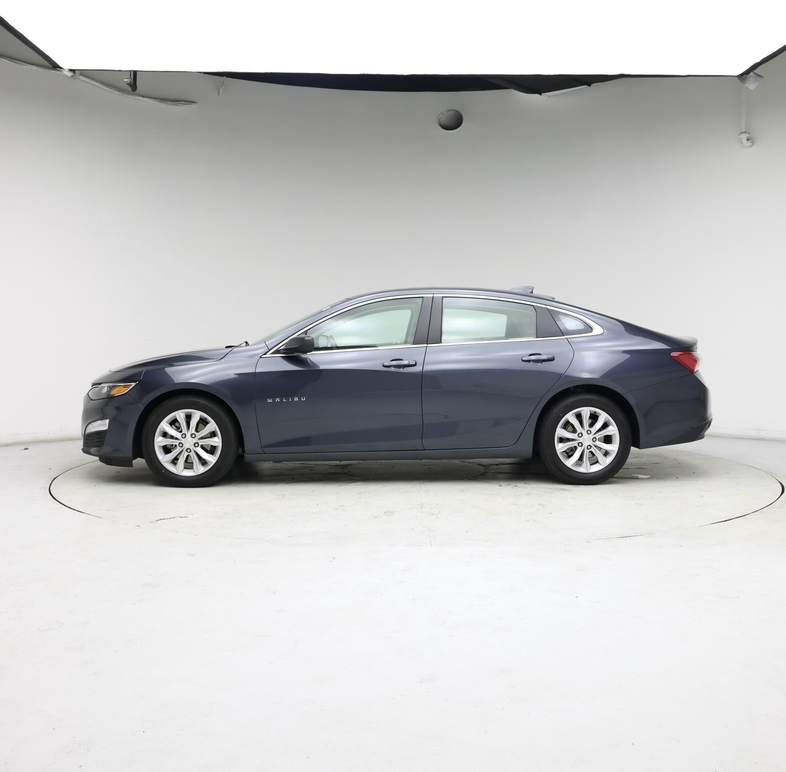 Thumbnail: 2020 Chevrolet Malibu - 3